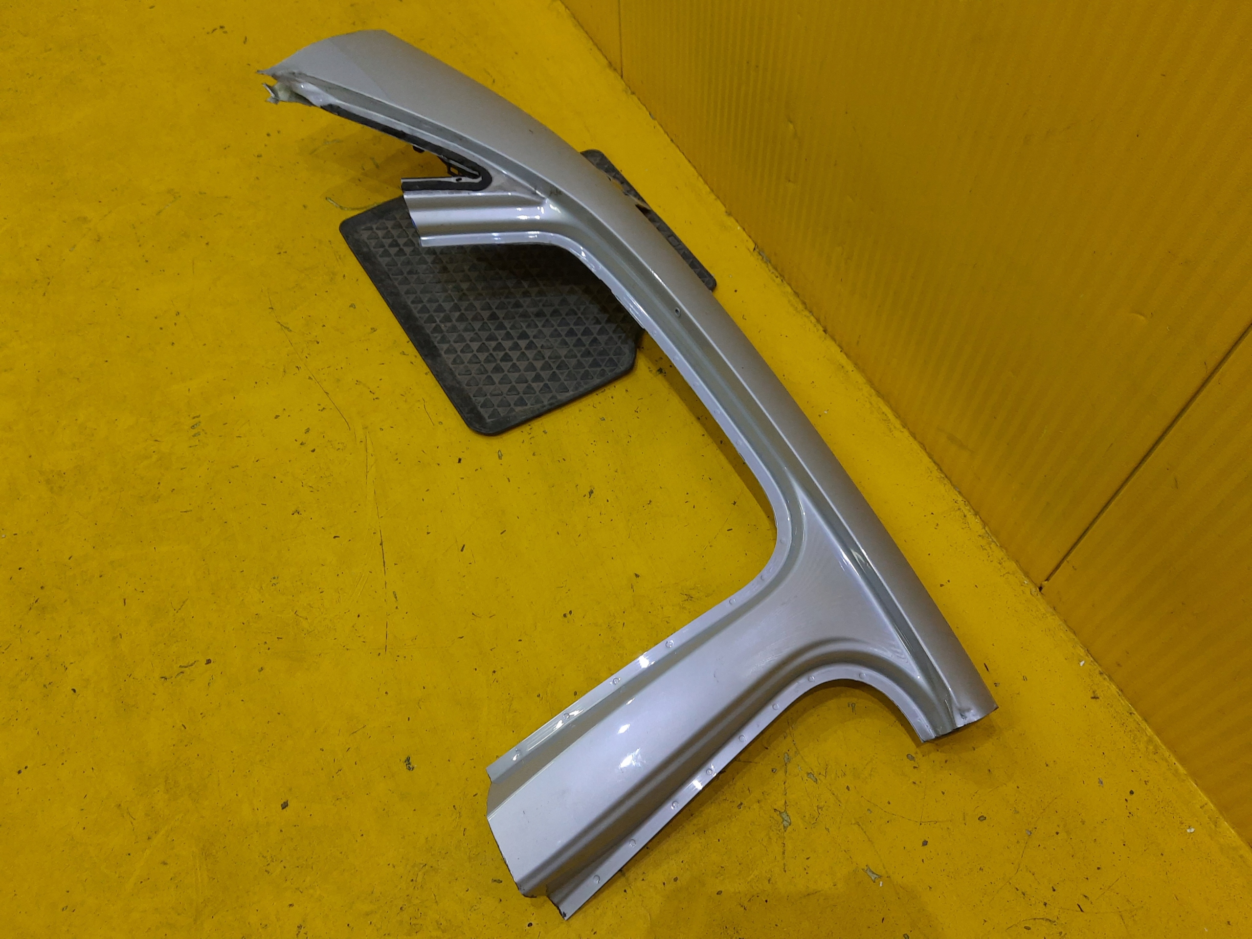 Audi A3 8V Sedan стойка крыши задняя правая LX7Q