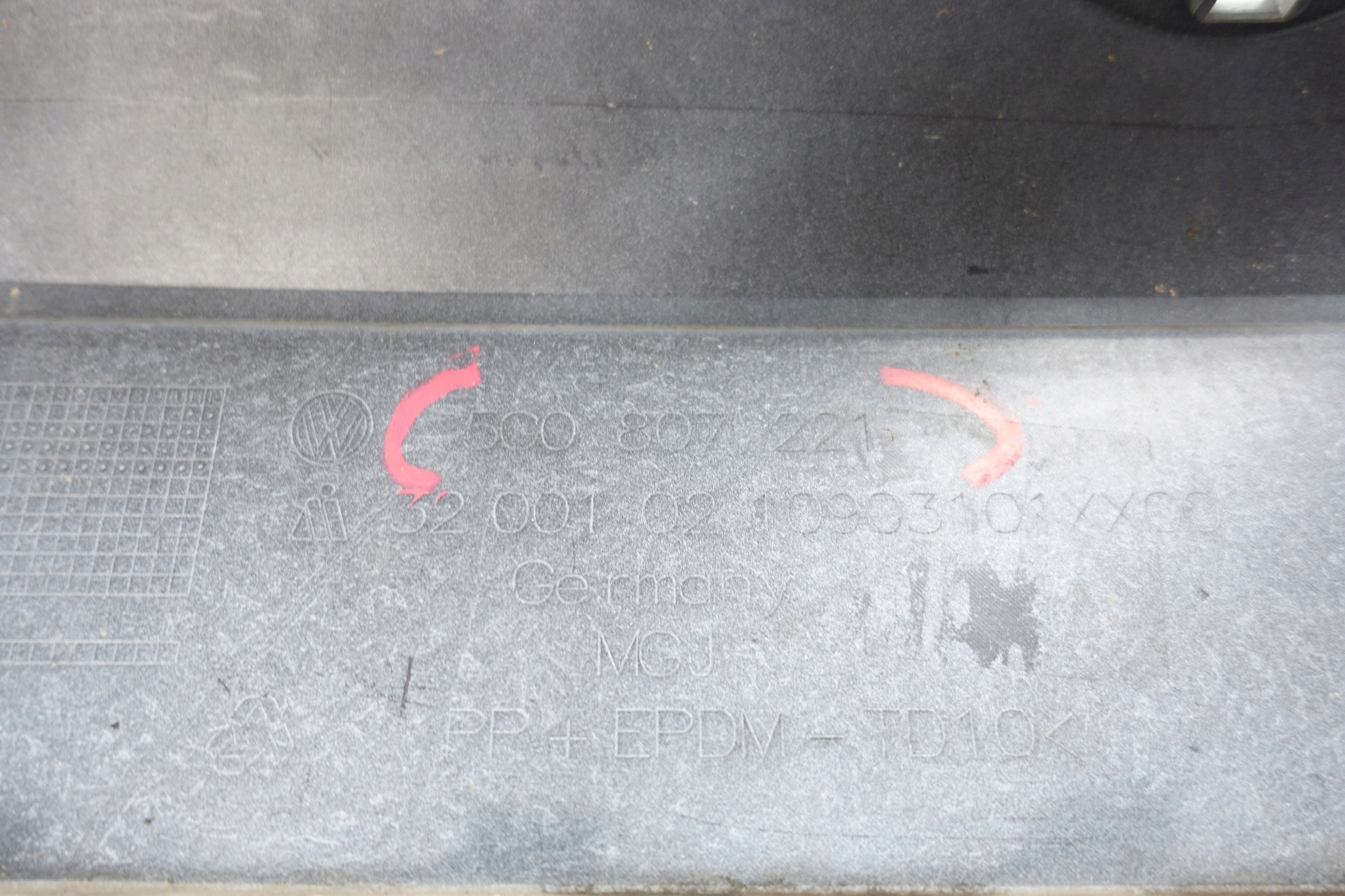 VOLKSWAGEN GOLF 5G VII 7 bumper front front 5G0807221