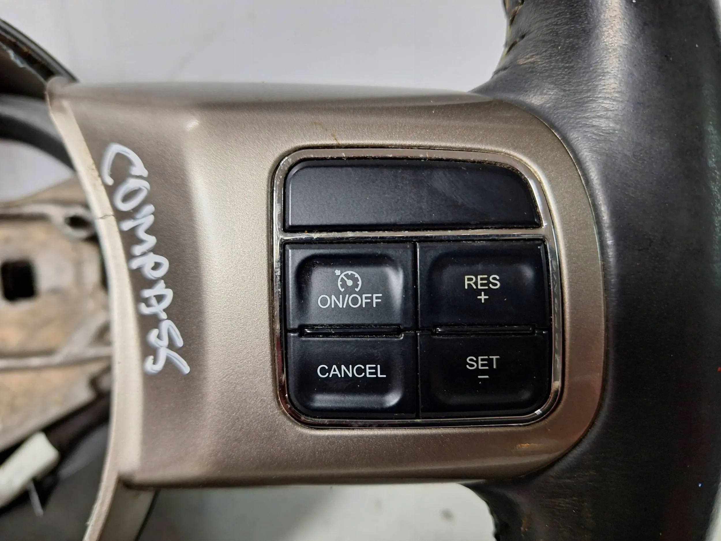 steering wheel, leather Jeep Compass and Lift 11