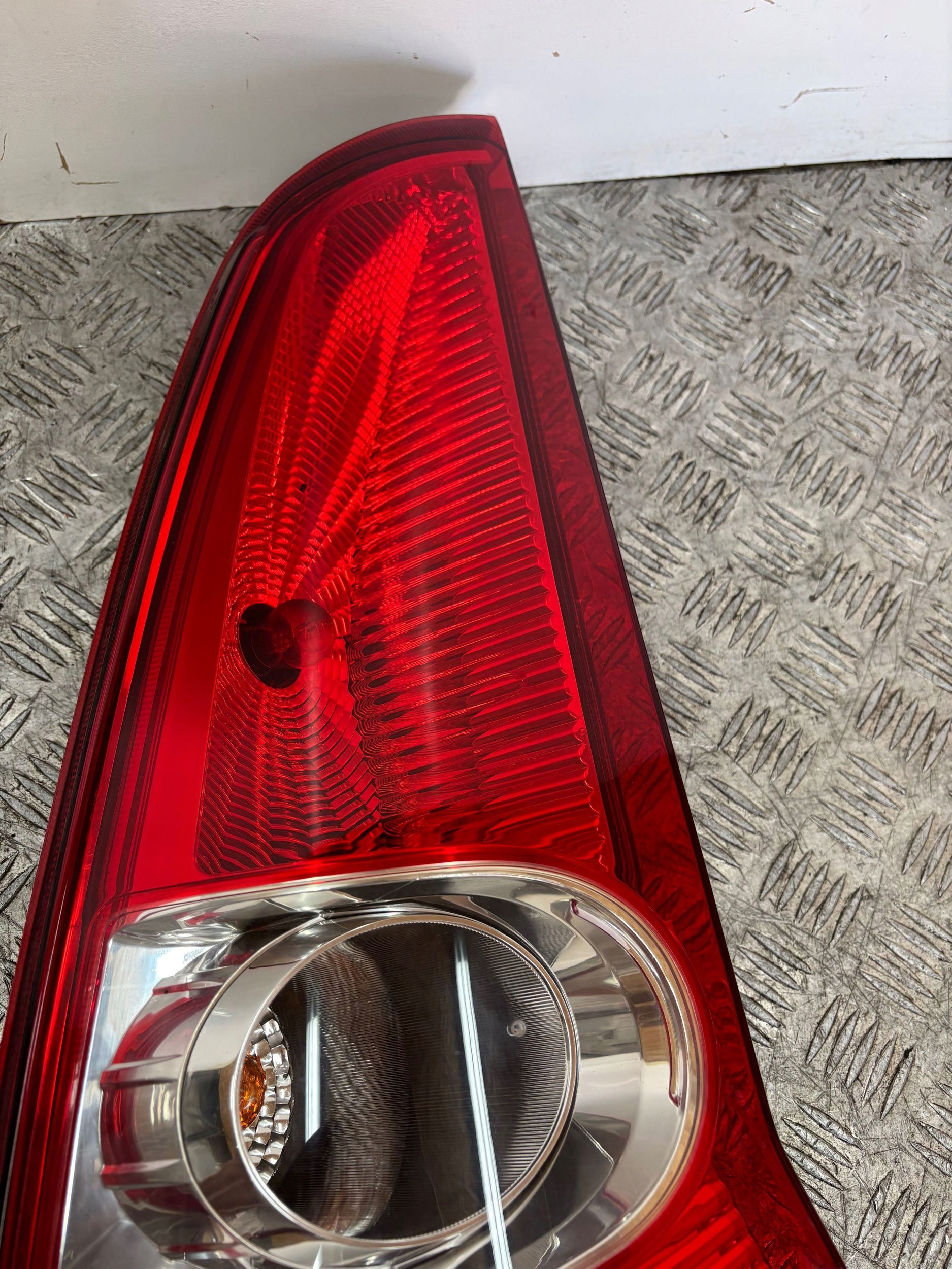 light rear part rear left SUZUKI SPLASH