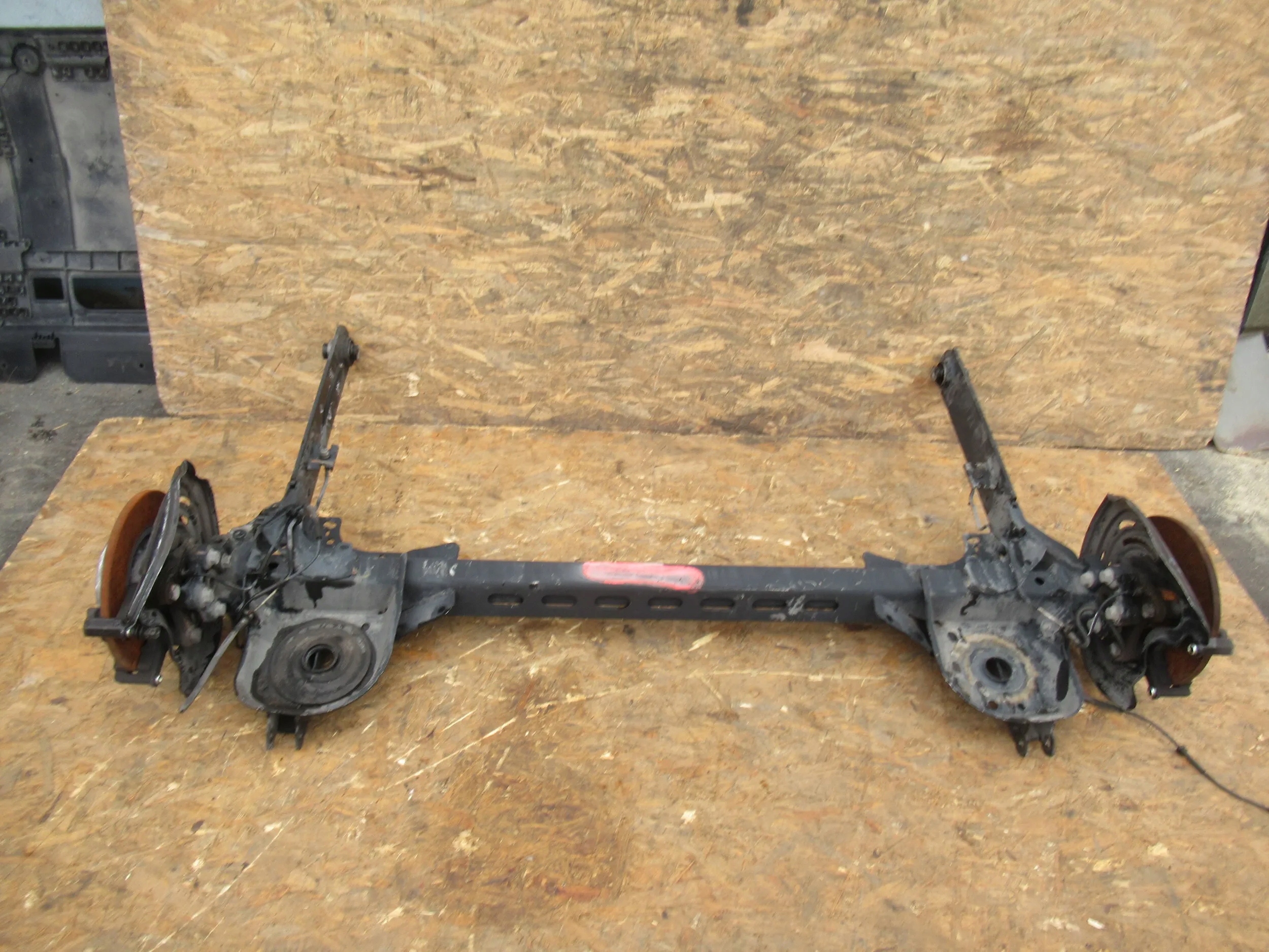 Oś tył Renault Trafic III 14-