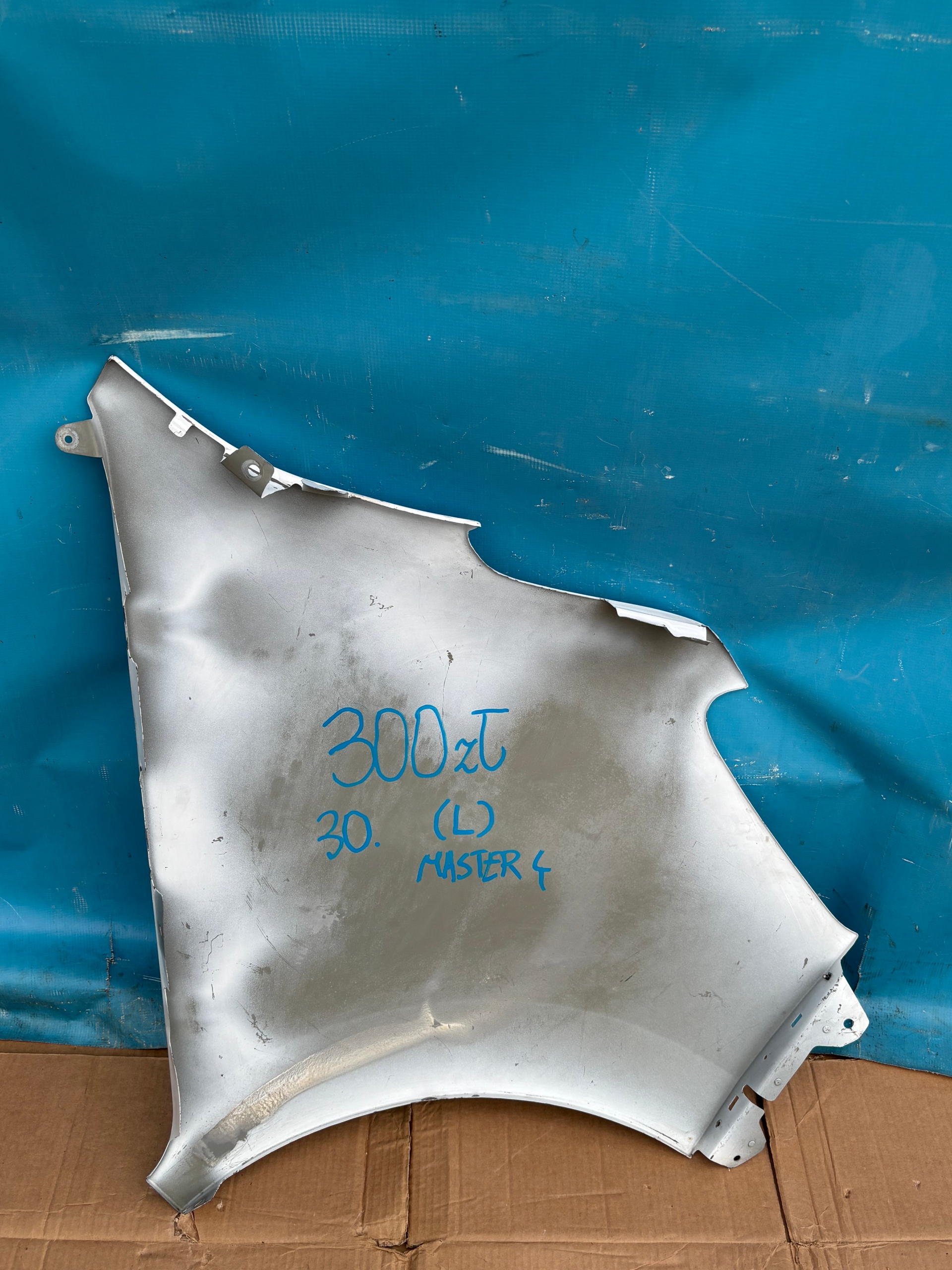 RENAULT MASTER 4 19- fender front left BIALY