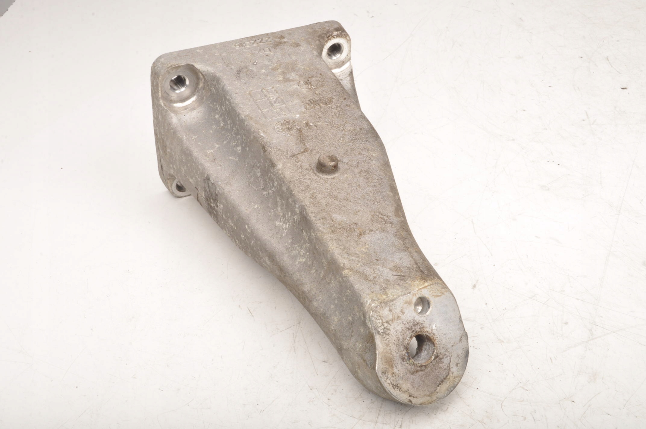 MASERATI GRANTURISMO 4.7 ЛАПА КРОНШТЕЙН DX222316