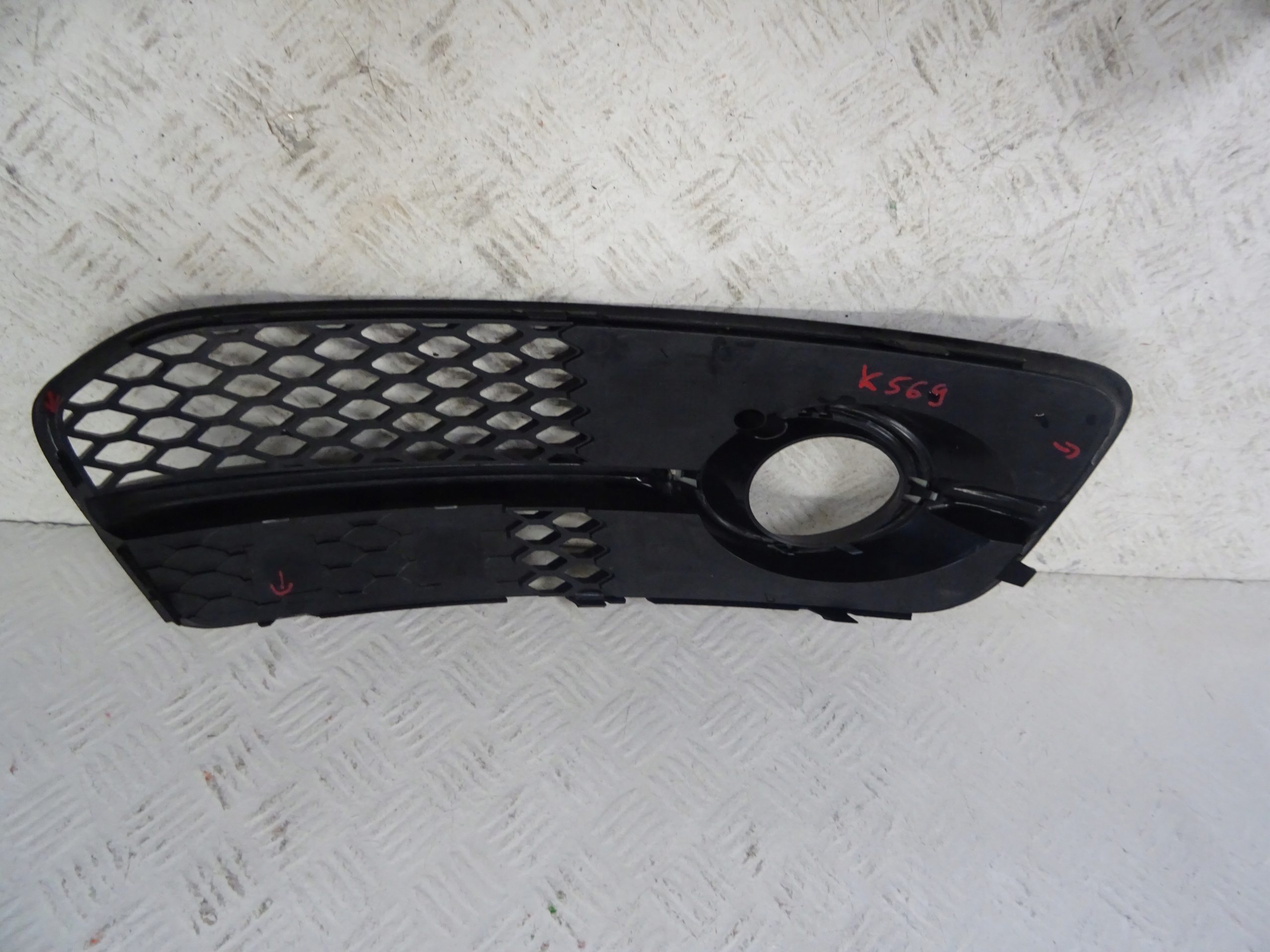 grid of a bumper front front right AUDI Q5 8R S-LINE