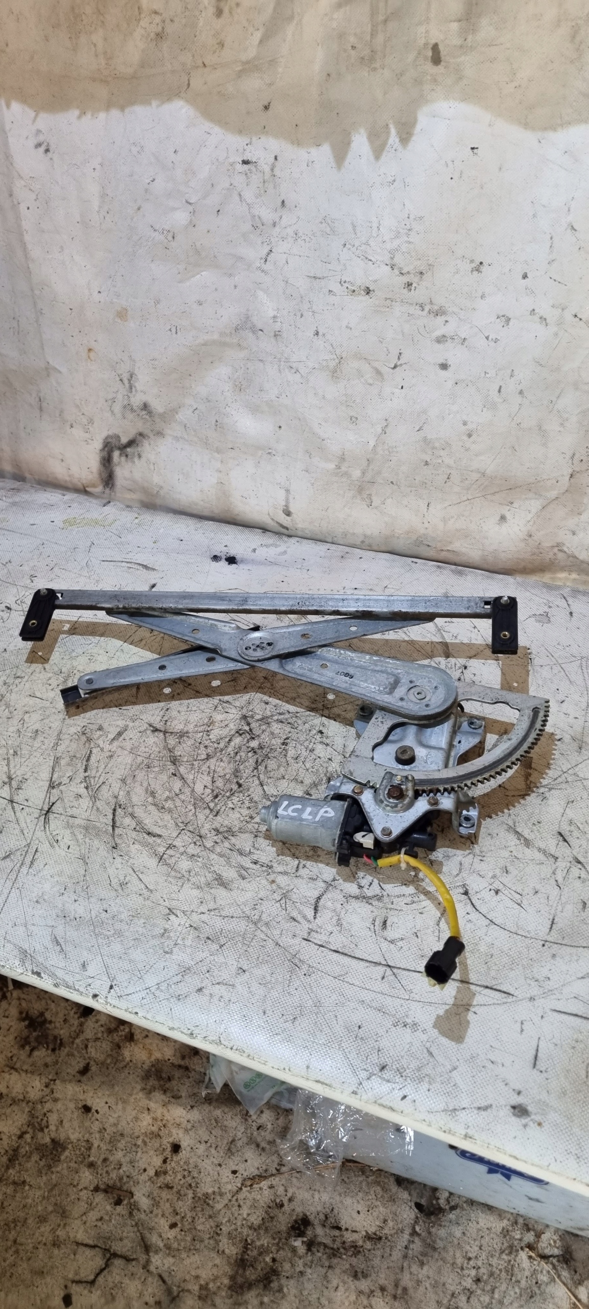 PODNOSNIK скло лівий перед SORENTO 1 824603e000 kierowca