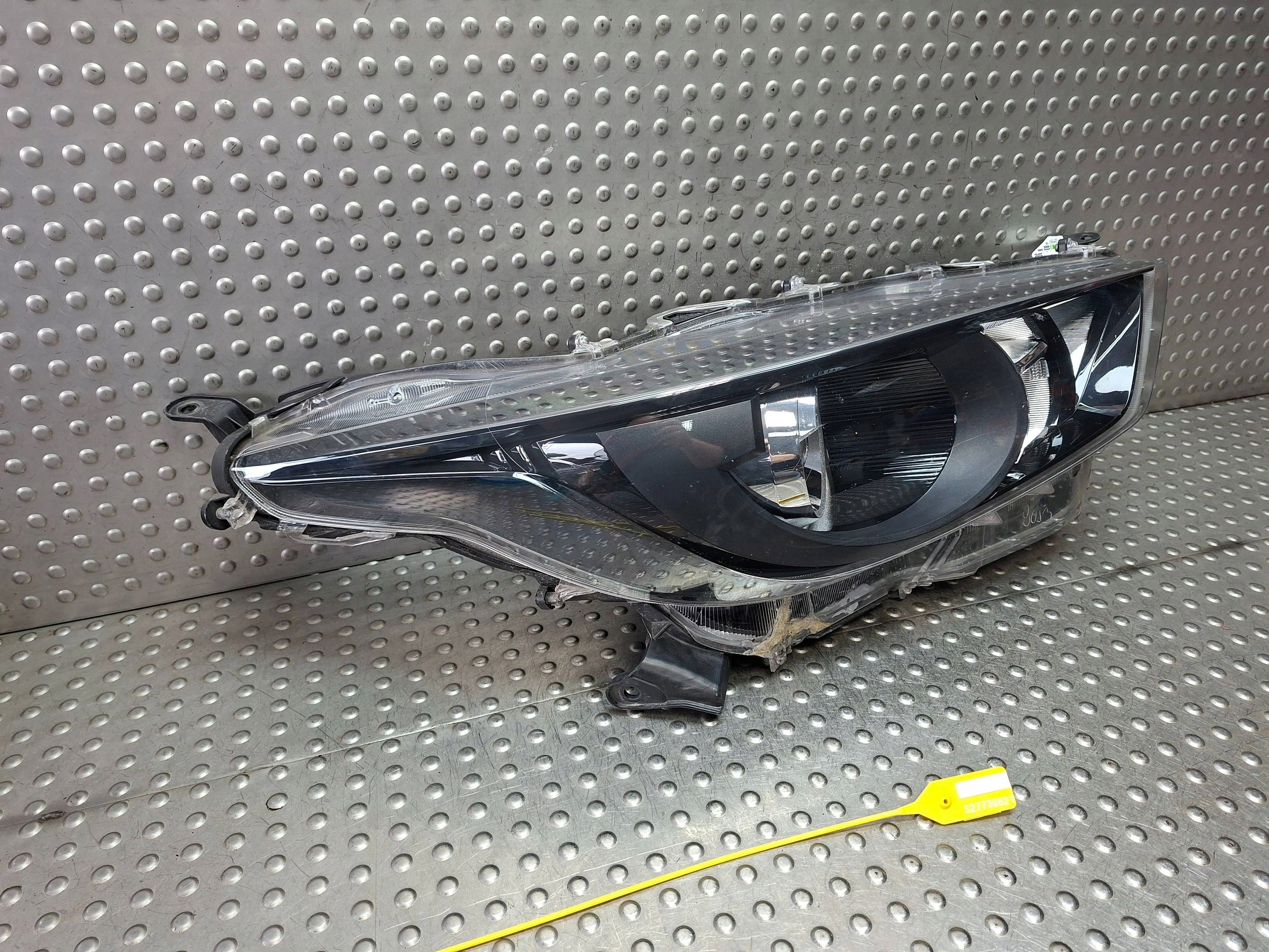 light front right lens TOYOTA YARIS IV 20- K-06 EU