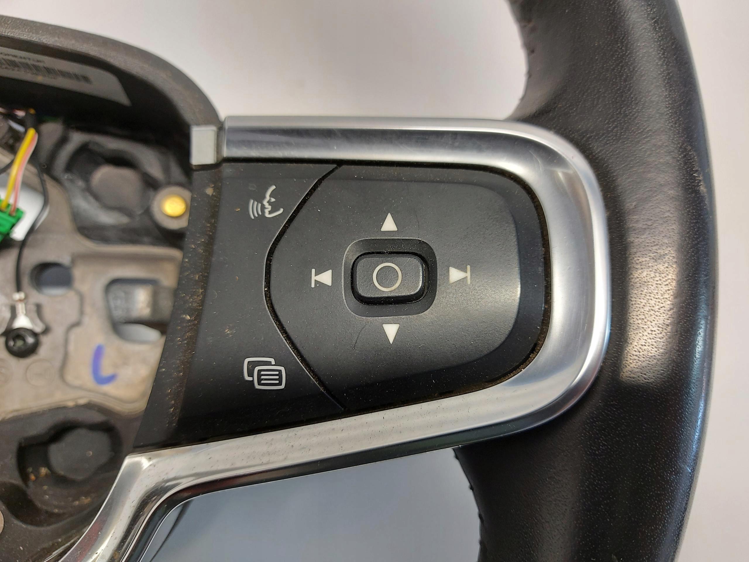VOLVO XC40 D3 lenkrad multimedialna Leder 32227629