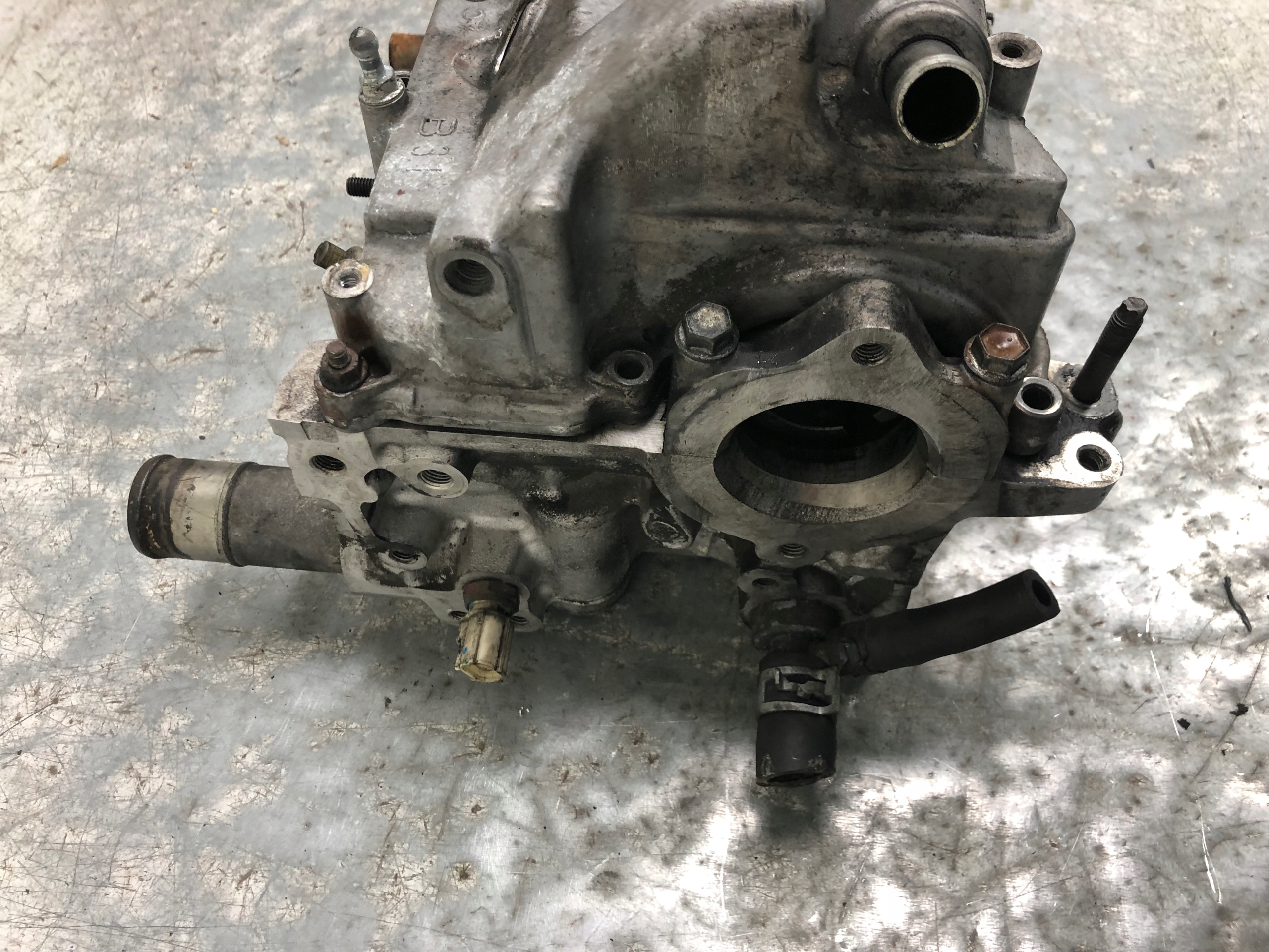 head. complete 2.2 D4D 2AD TOYOTA LEXUS 11201-0R011