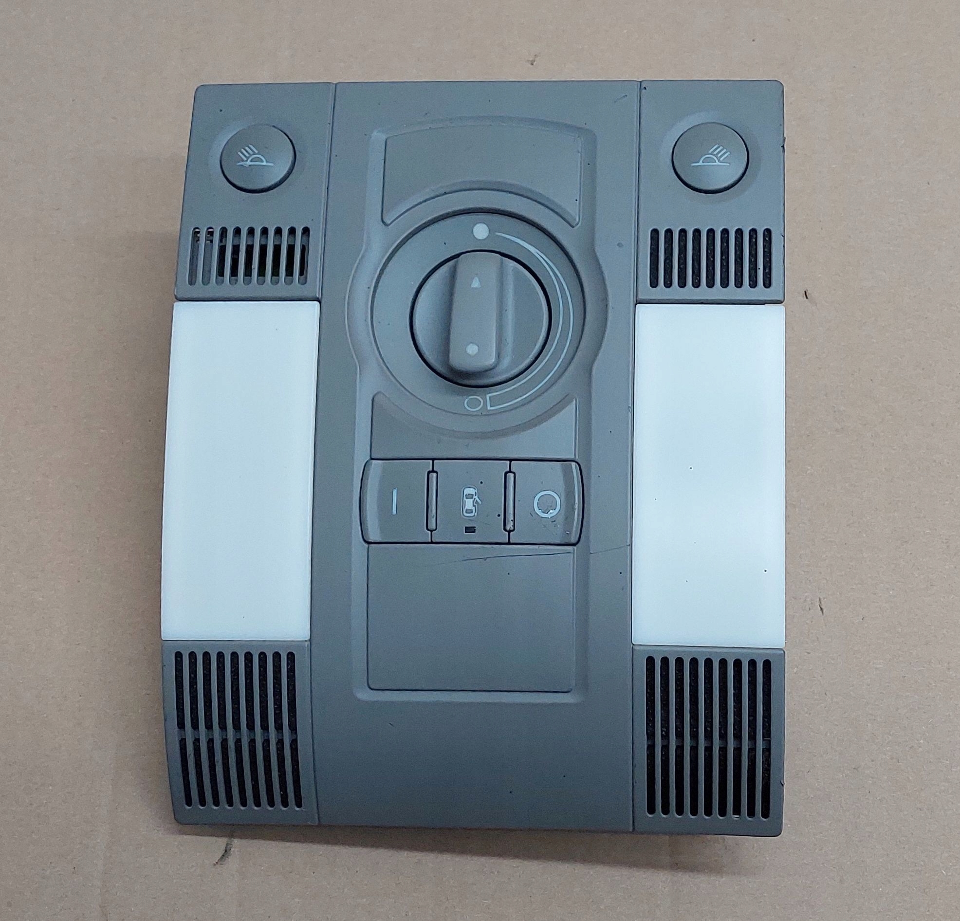 4e0947097A - Лампа Audi A8 D3