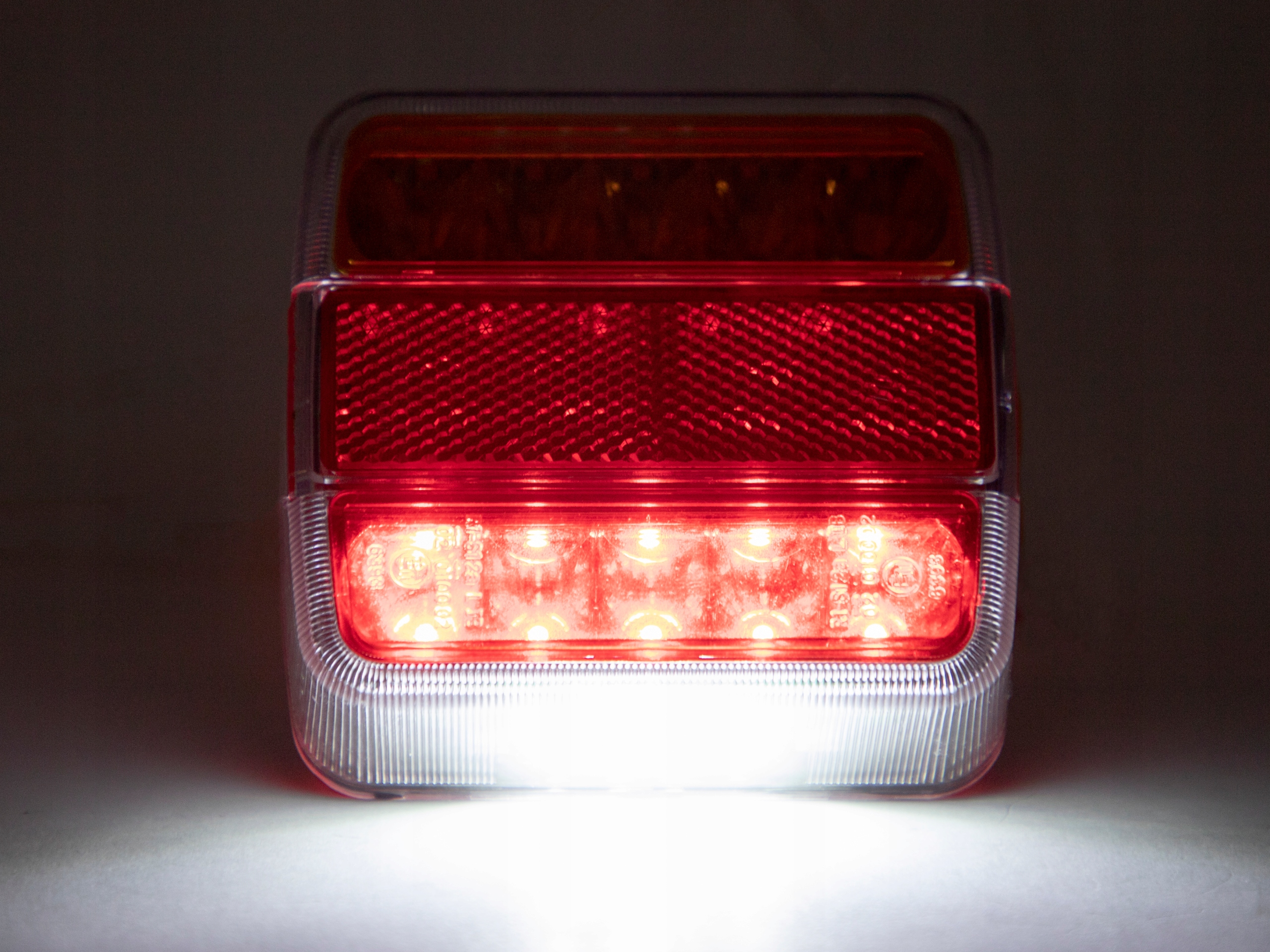 2x LAMPA LED DIODOWA TYLNA ZESPOLONA ŚWIATŁO PRZYCZEPKI LAWETA LEWA PRAWA Producent części Blow