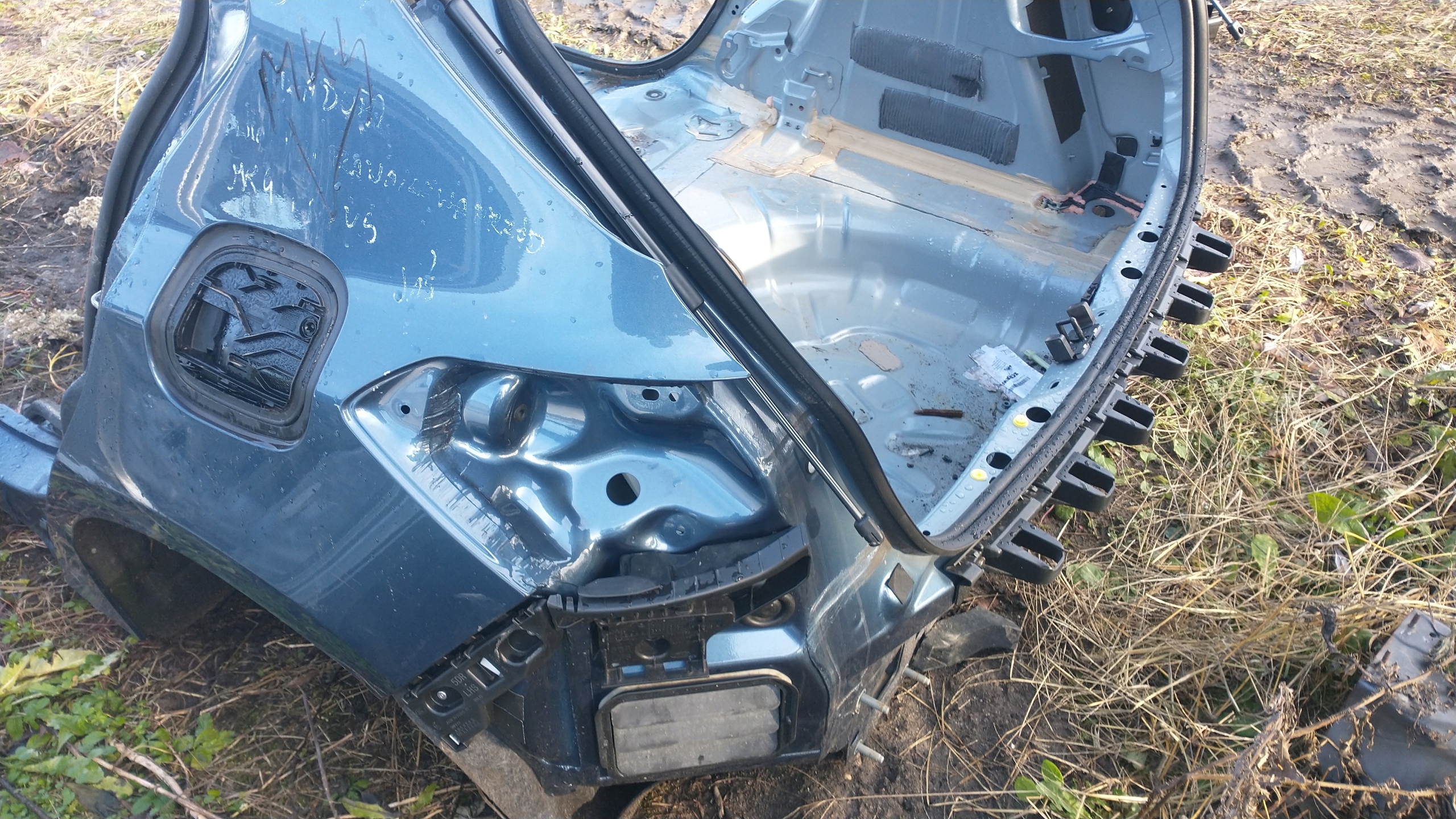 FORD FOCUS MK4 TYŁ ĆWIARTKA LEWA PRAWA PAS WANNA Typ samochodu Samochody osobowe