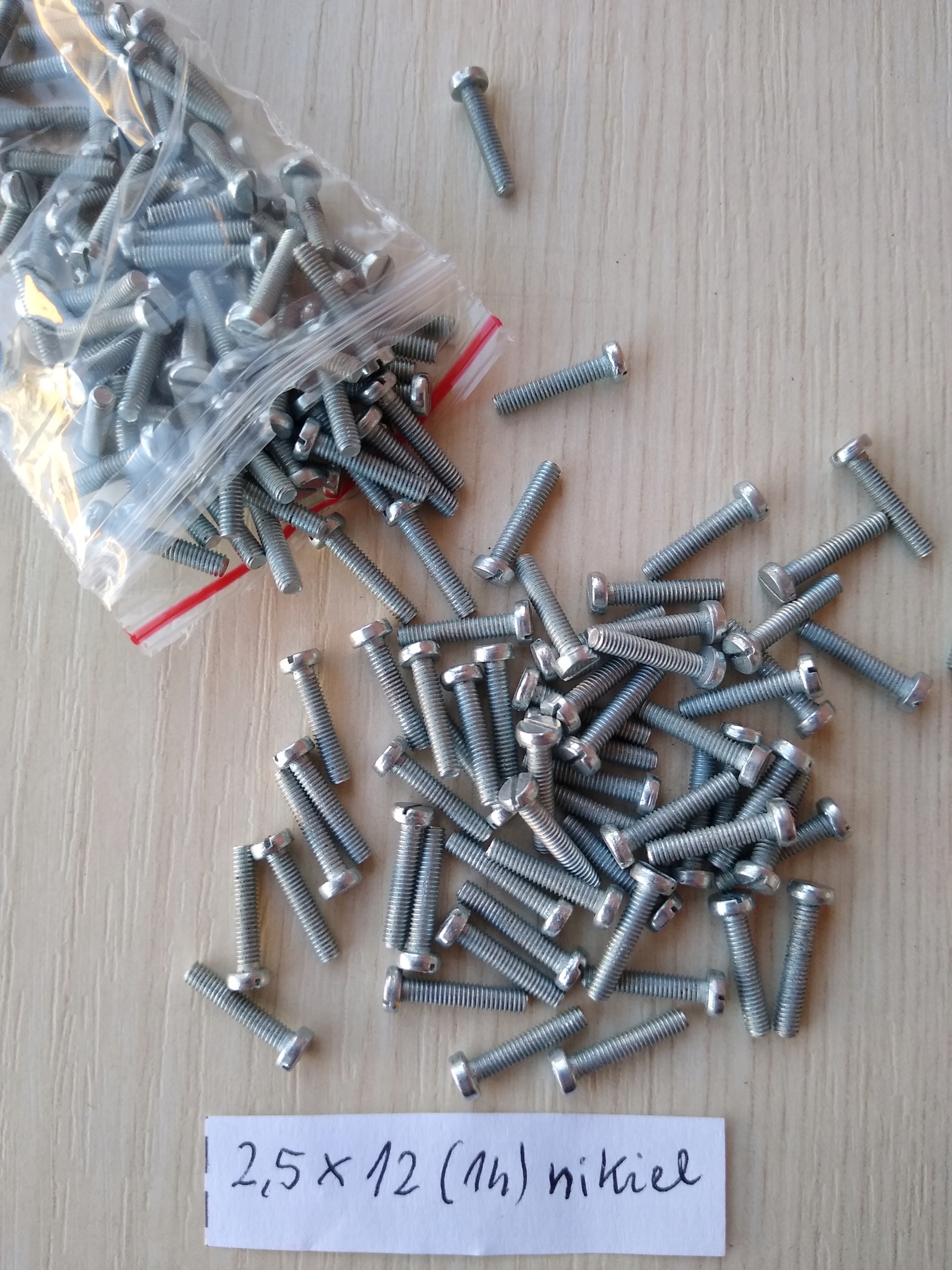 

Wkręty 2,5 x 12 (14) mm nikiel kpl.= 50 sztuk