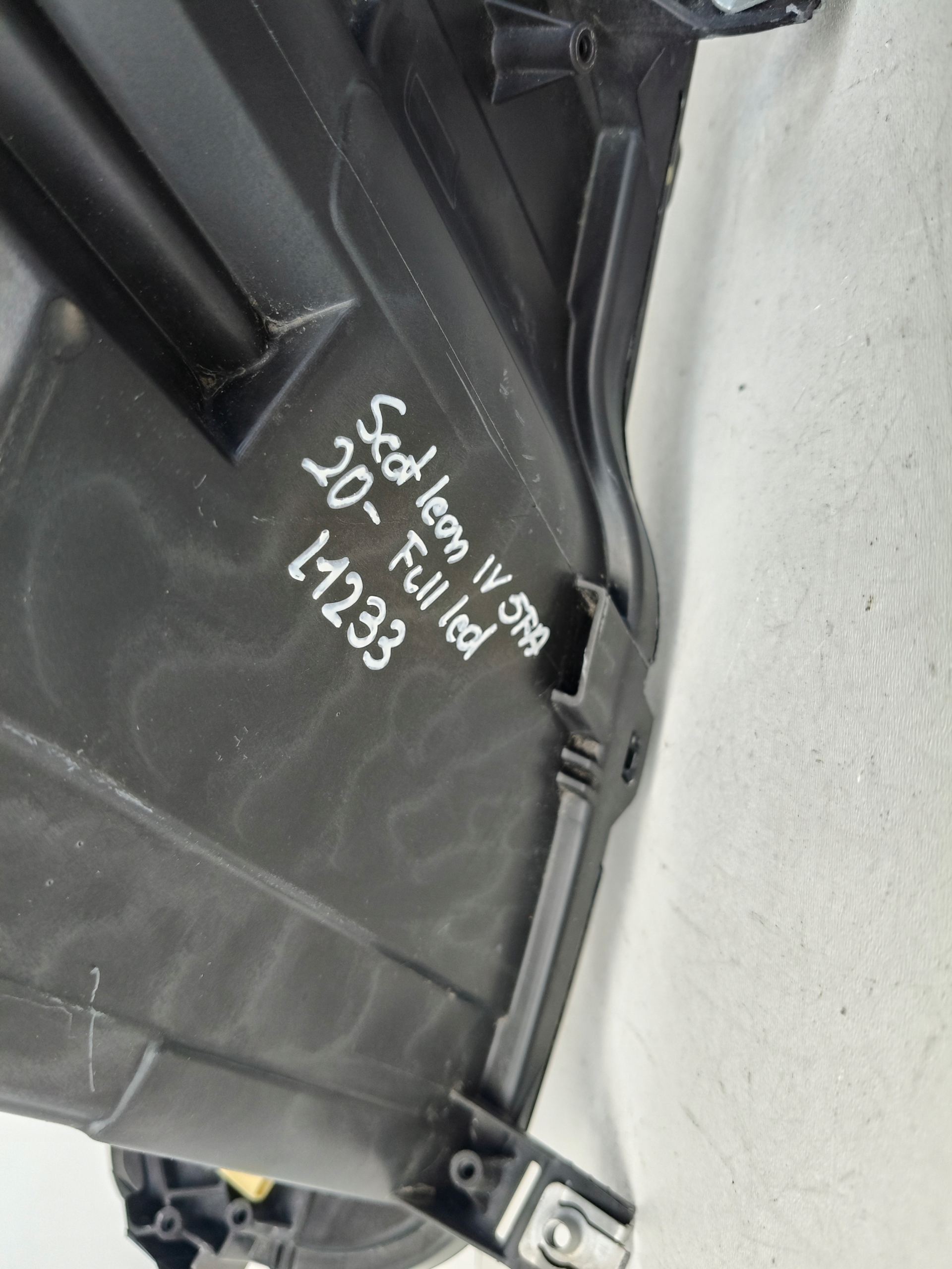 light right REFLEKTOR SEAT LEON IV 4 5FA 20- FULL LED