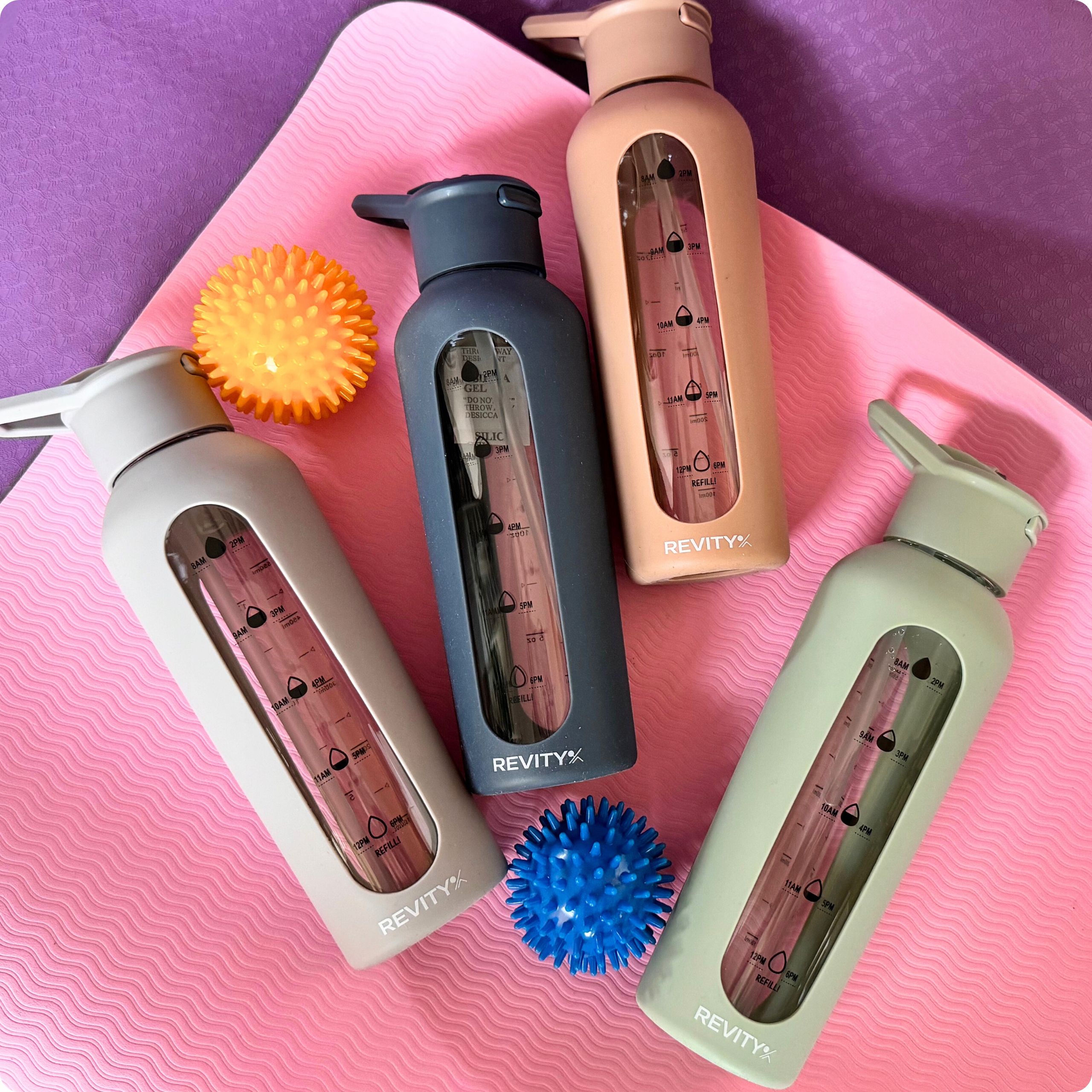 SZKLANA BUTELKA NA WODĘ BIDON SHAKER Z MIARKĄ I DZIUBKIEM SILIKONOWE ETUI Model Butelka na wodę szklana shaker ze słomką dziubkiem