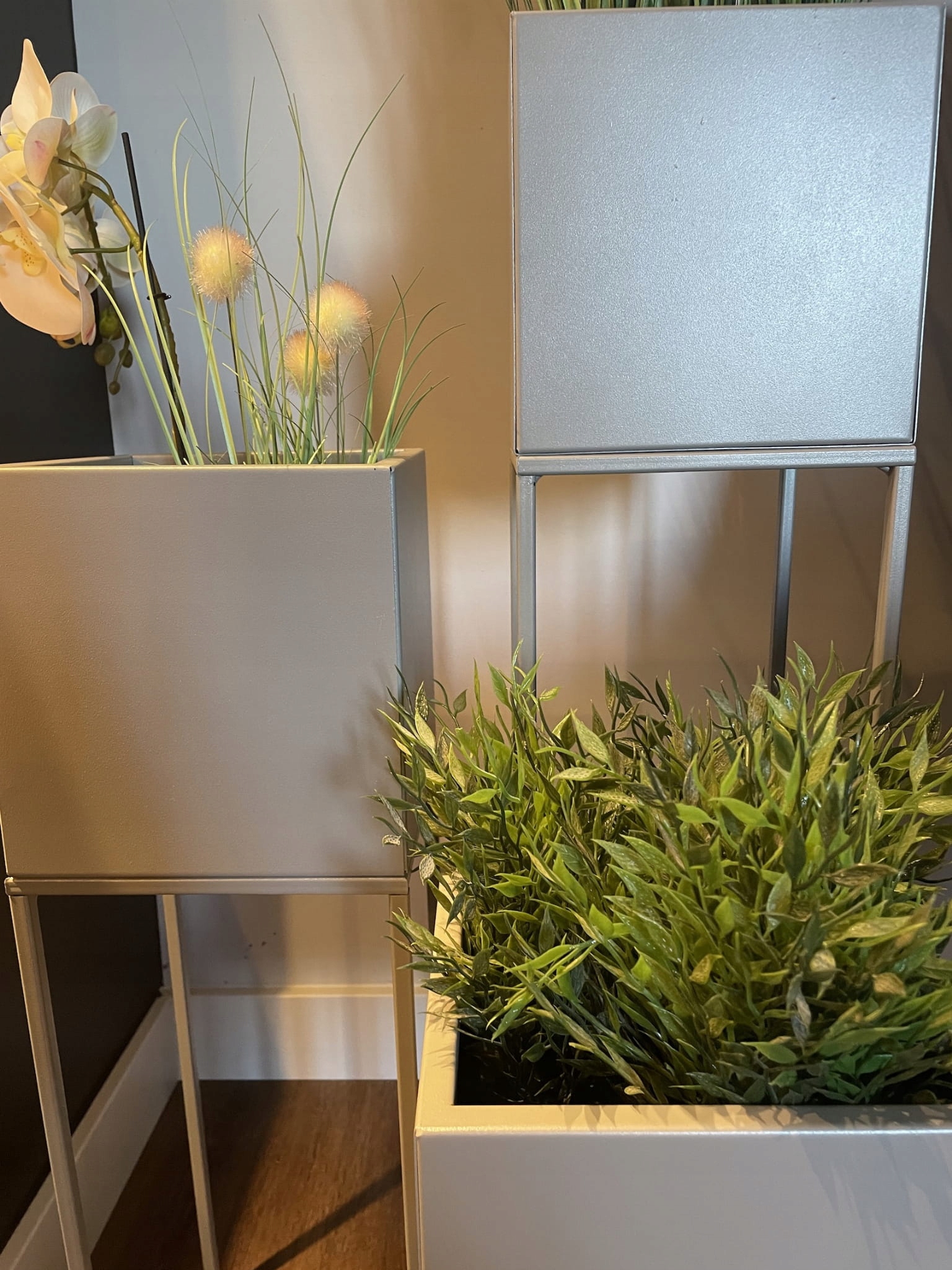 Osłonka Kwietnik Metalowy Stojak Loft Srebrny Wysokość produktu 87 cm