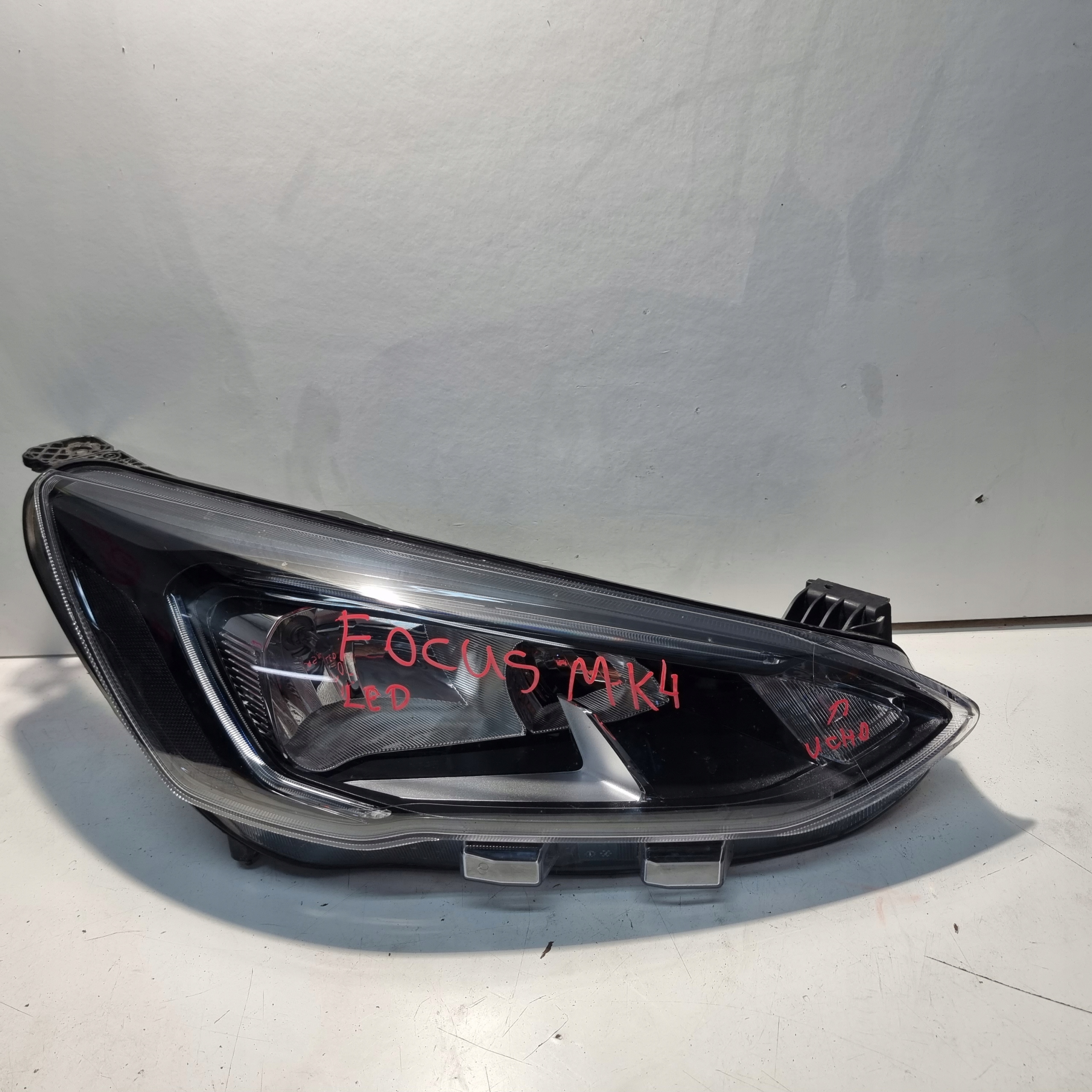 FORD FOCUS MK4 REFLEKTOR light right front LED