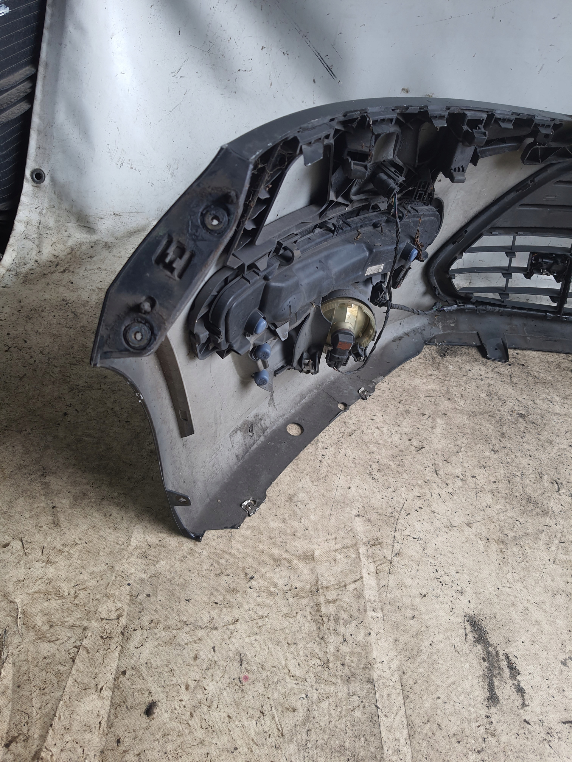 FORD MONDEO MK4 LIFT 10-14 bumper PDC + LED
