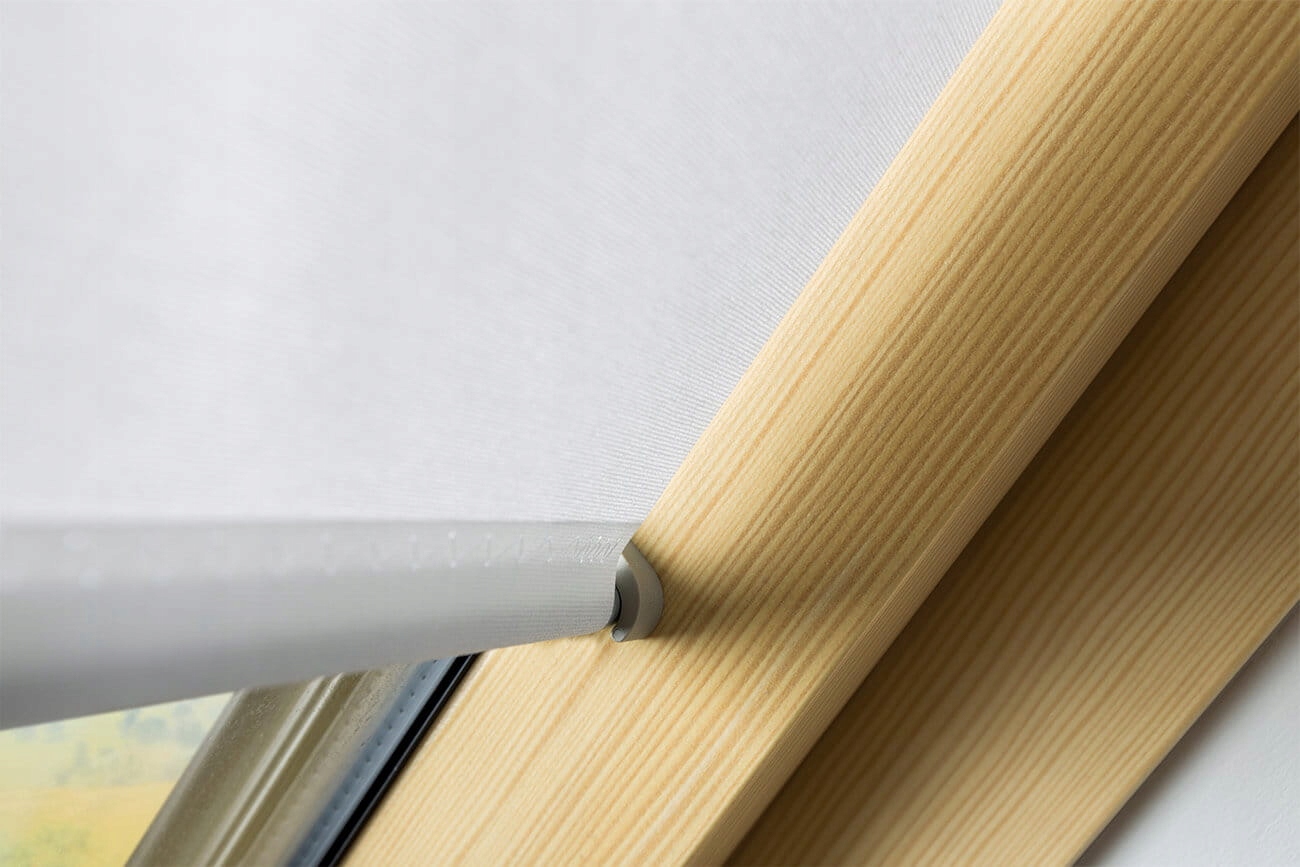 Dekorativní roleta na hácích Fakro Ars 66x140 002