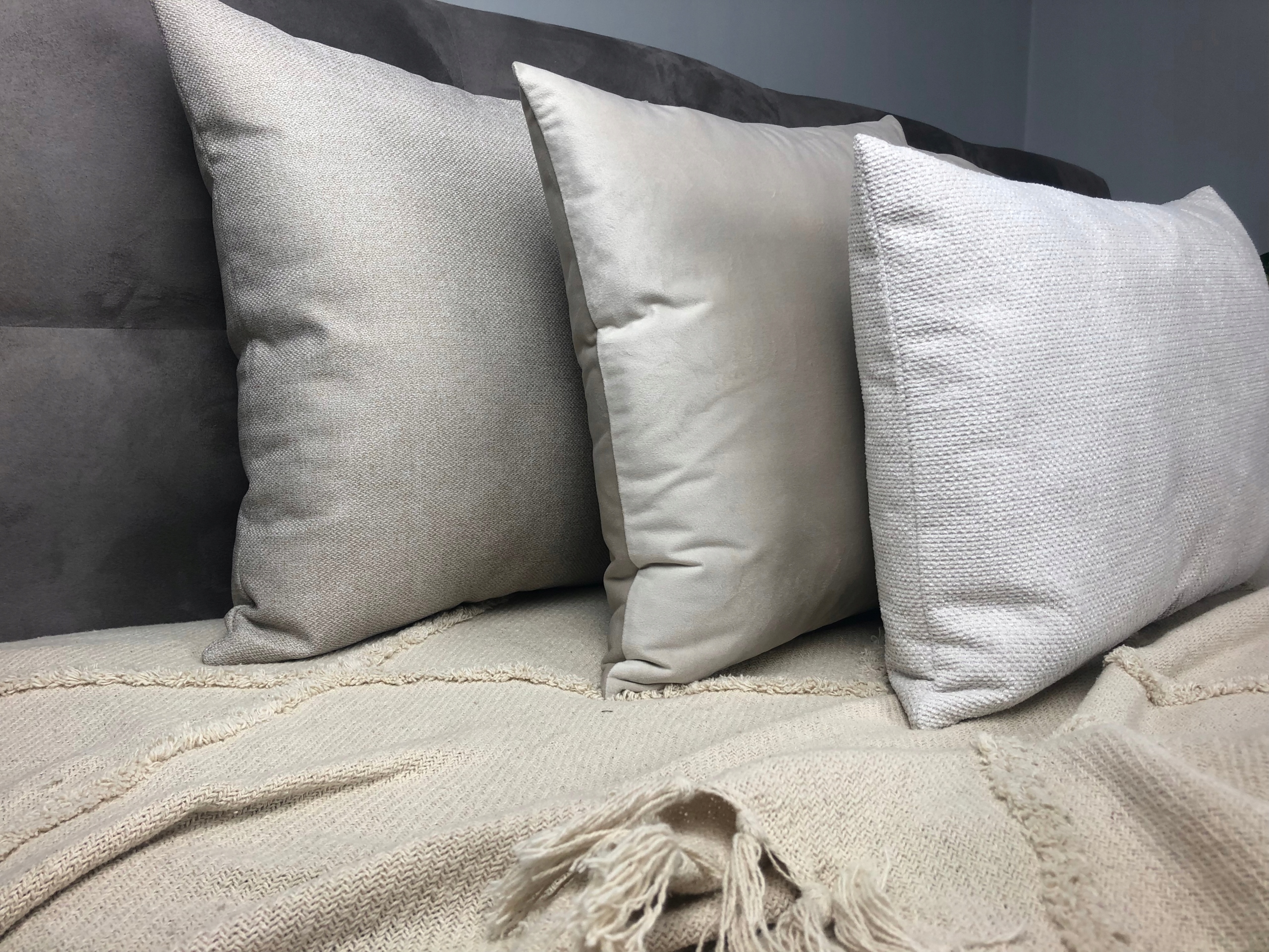 POSZEWKA BEŻOWA WELUR VELVET 60x60 Szerokość produktu 60 cm