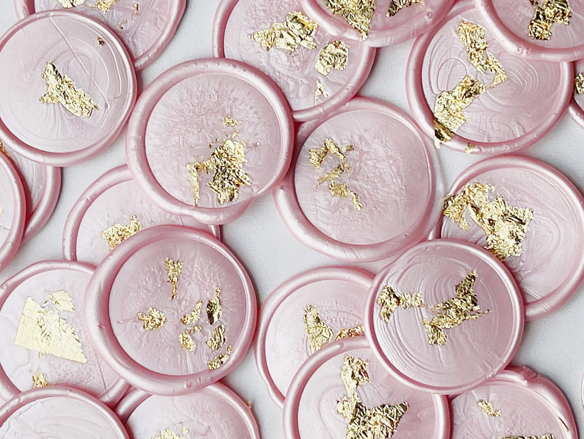 Lak do zaproszeń Lak do pieczęci Lak w pastylkach beżowy 50g 170szt Kolor dominujący beże i brązy