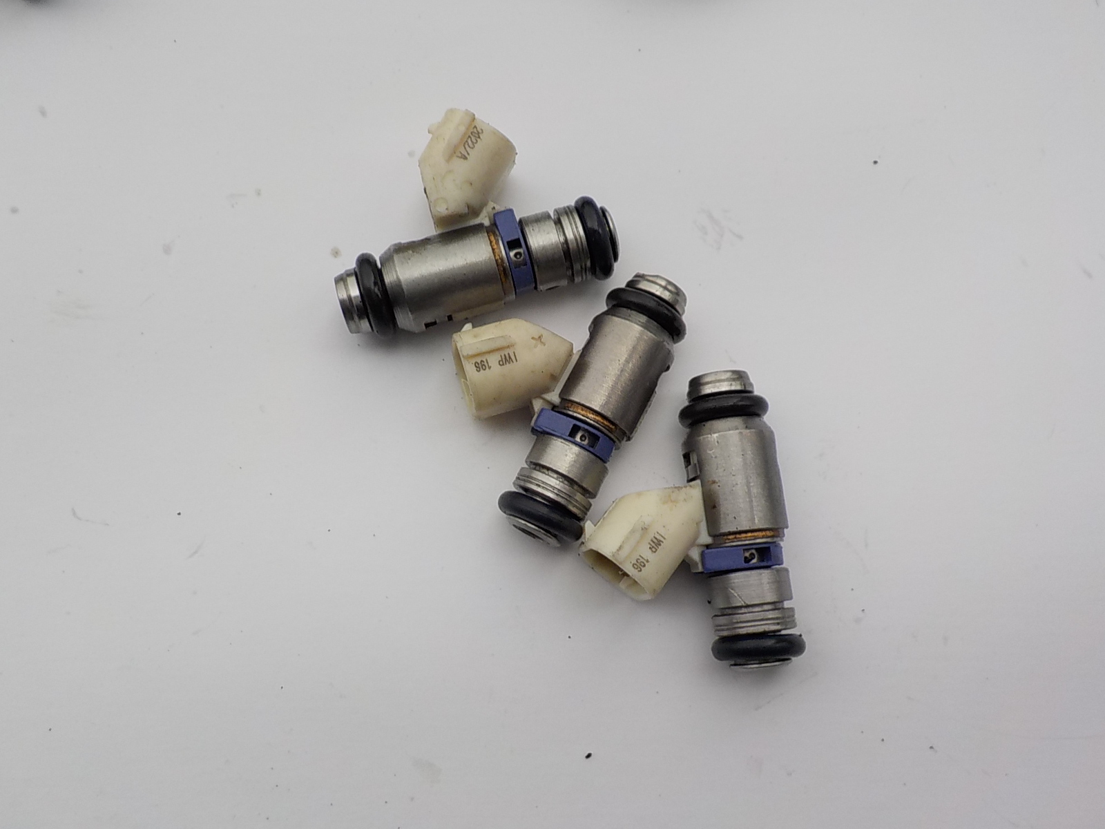 VOLKSWAGEN POLO IV 1.4 16V B injector IWP196
