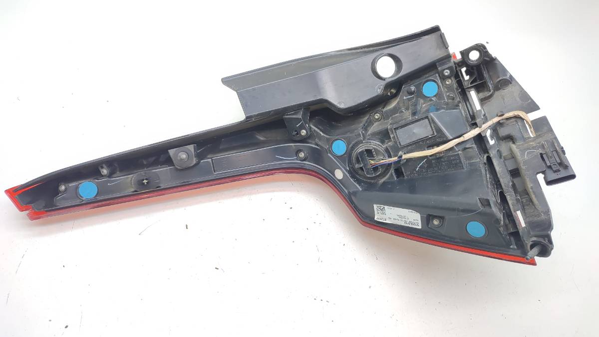 LAMPA TYŁ TYLNA PRAWA W BŁOTNIK VOLVO V60 II EUROPA 32228899 Typ samochodu Samochody osobowe