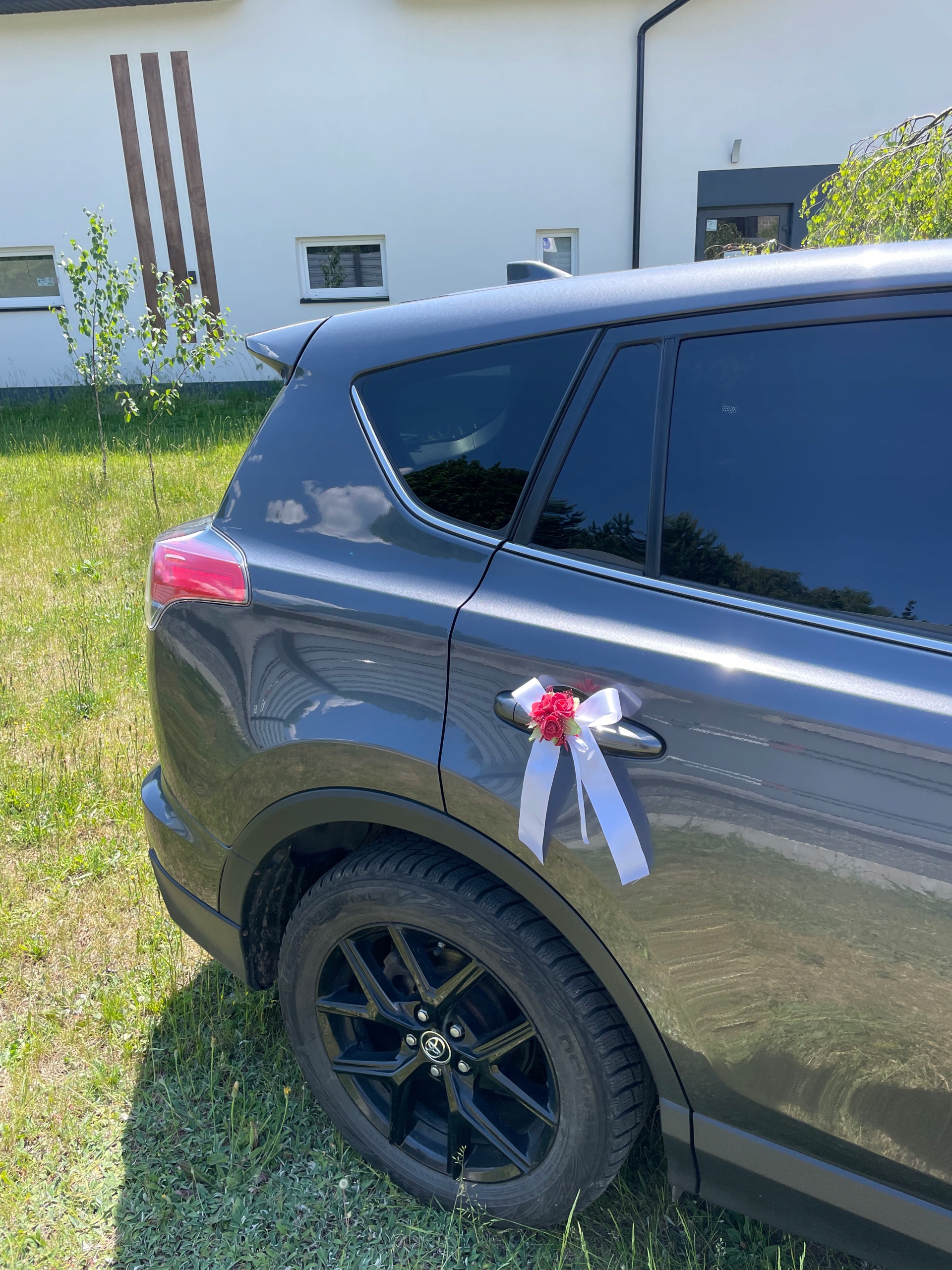 Kokarda dekoracja samochodu / krzeseł ślub czerwony Kolor dominujący pomarańcze i czerwienie