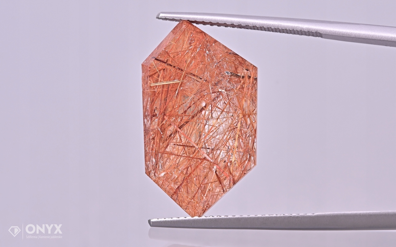 Křemen s rutilem fazetovaný nepravidelný 23,5x13,5 mm