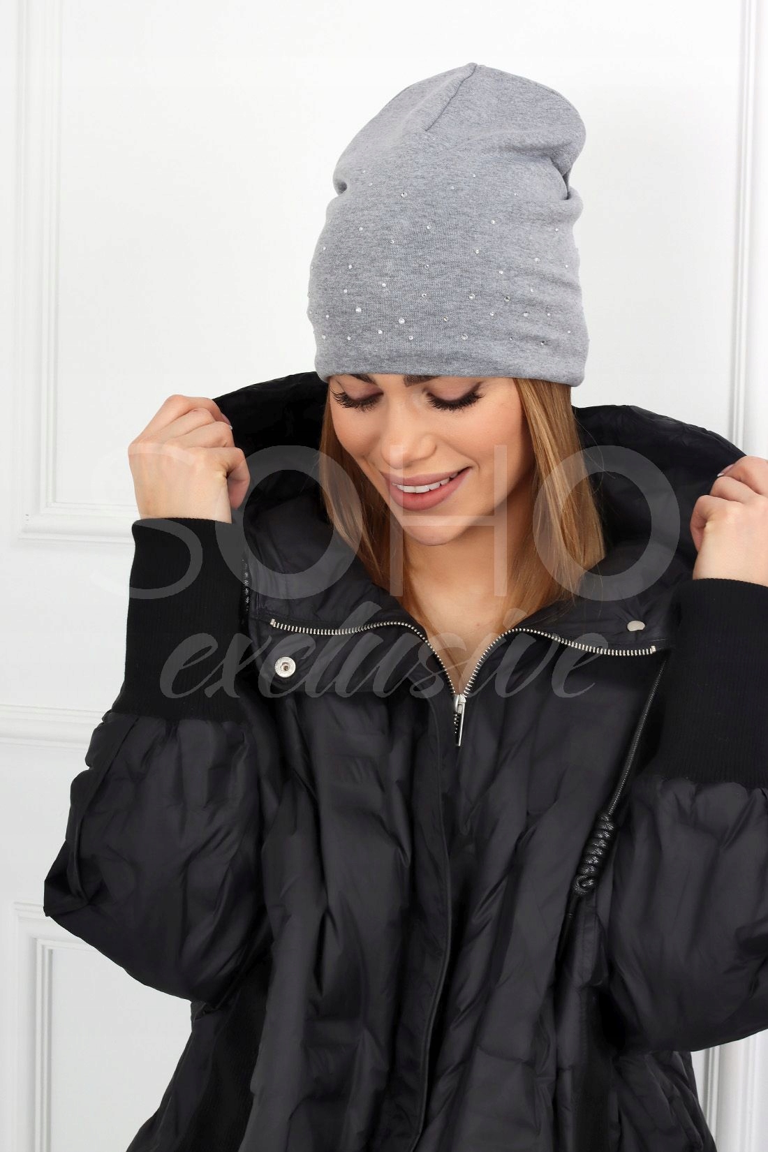 CZAPKA DAMSKA WIOSNA JESIEŃ LEKKA CIENKA WYGODNA CYRKONIE SPORT SZARA 2344 Model 2344