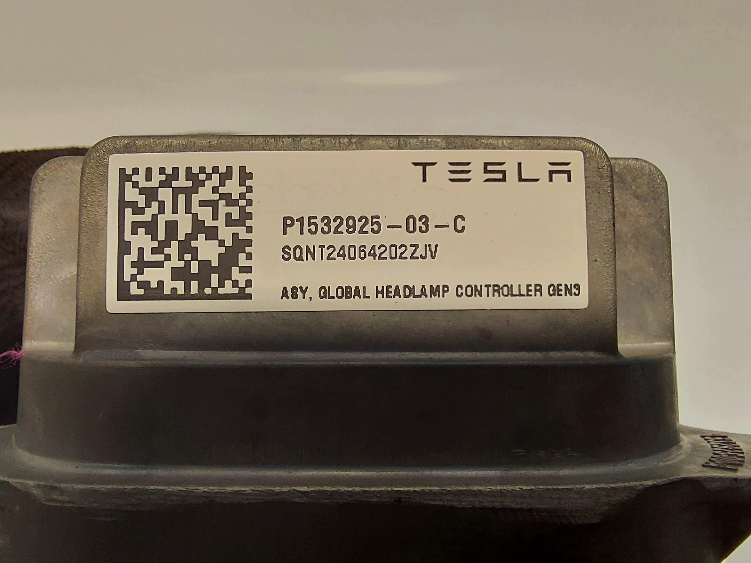 TESLA MODEL Y 2024r control unit module lights 1532925-03-C