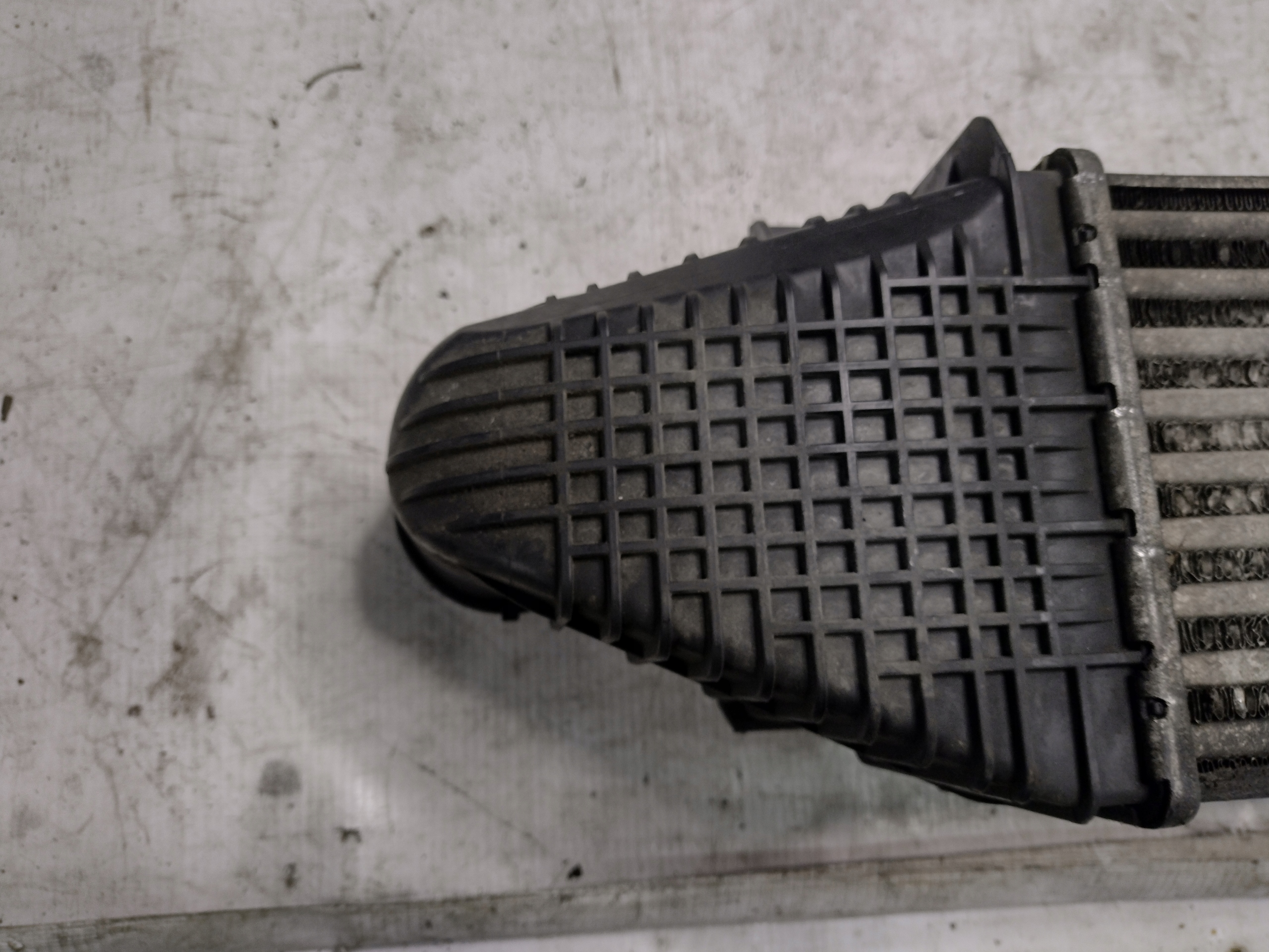 Intercooler Mercedes W212 2,2CDI automat A2046000100