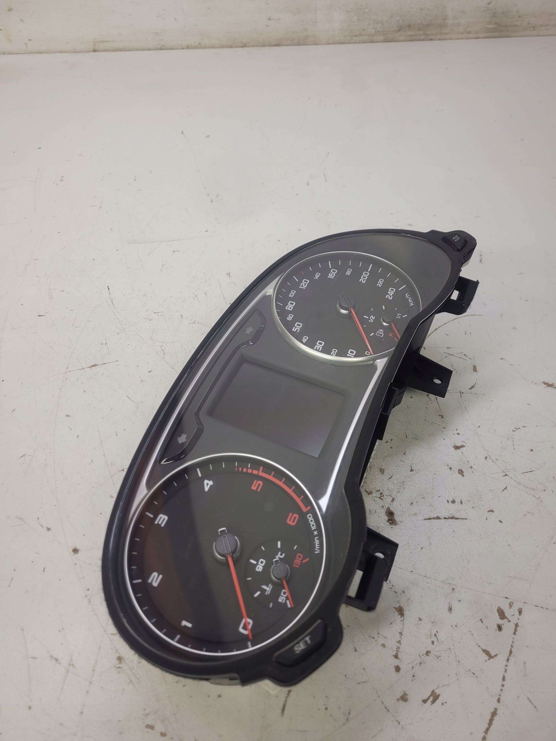 dials dials AUDI A1 8X 1.6 TDI 8X0920930A EU