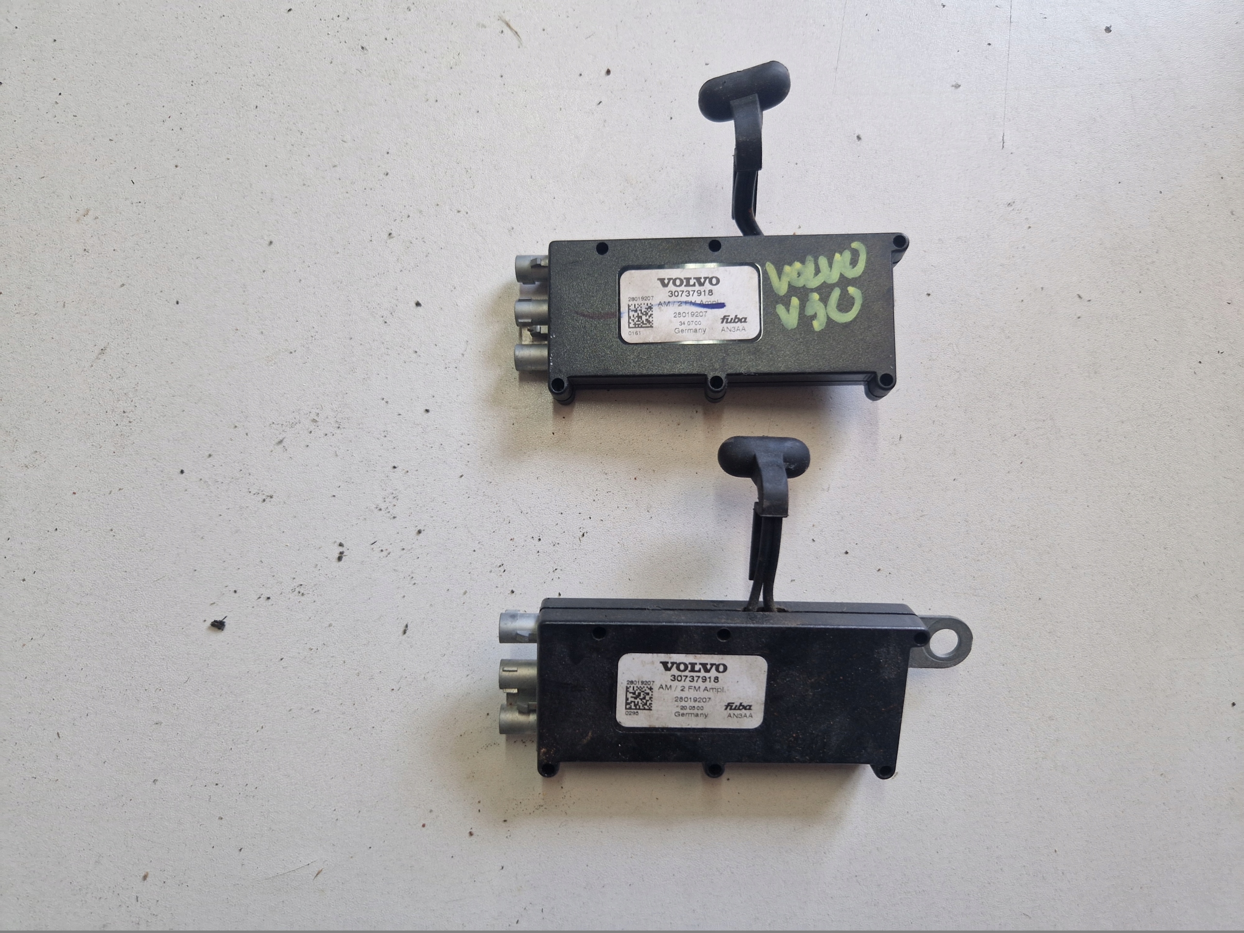 VOLVO S40 V50 antenna module amplifier 30737918