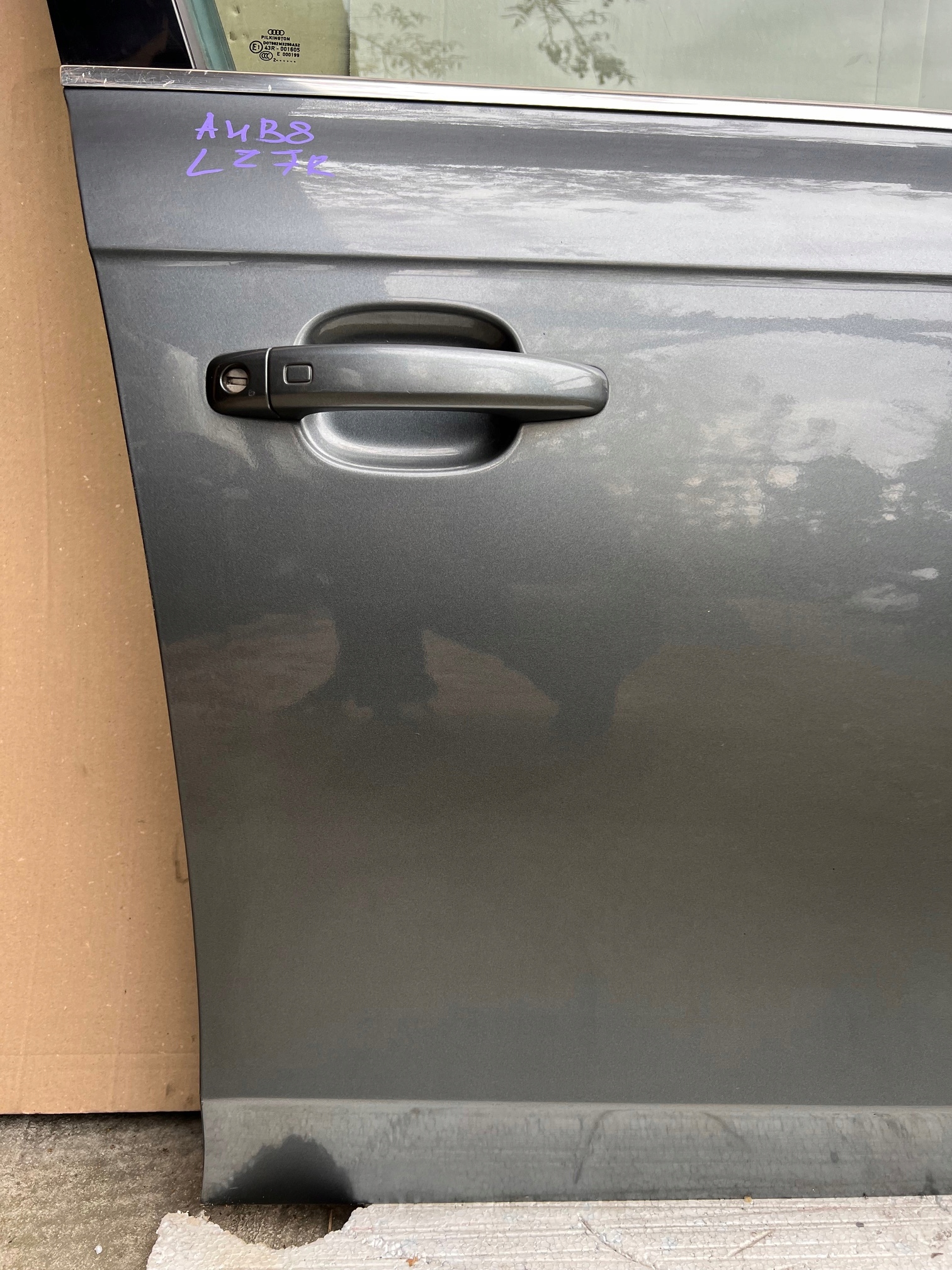 AUDI A4 B8 dvere pravé predné pravý predok LZ7R