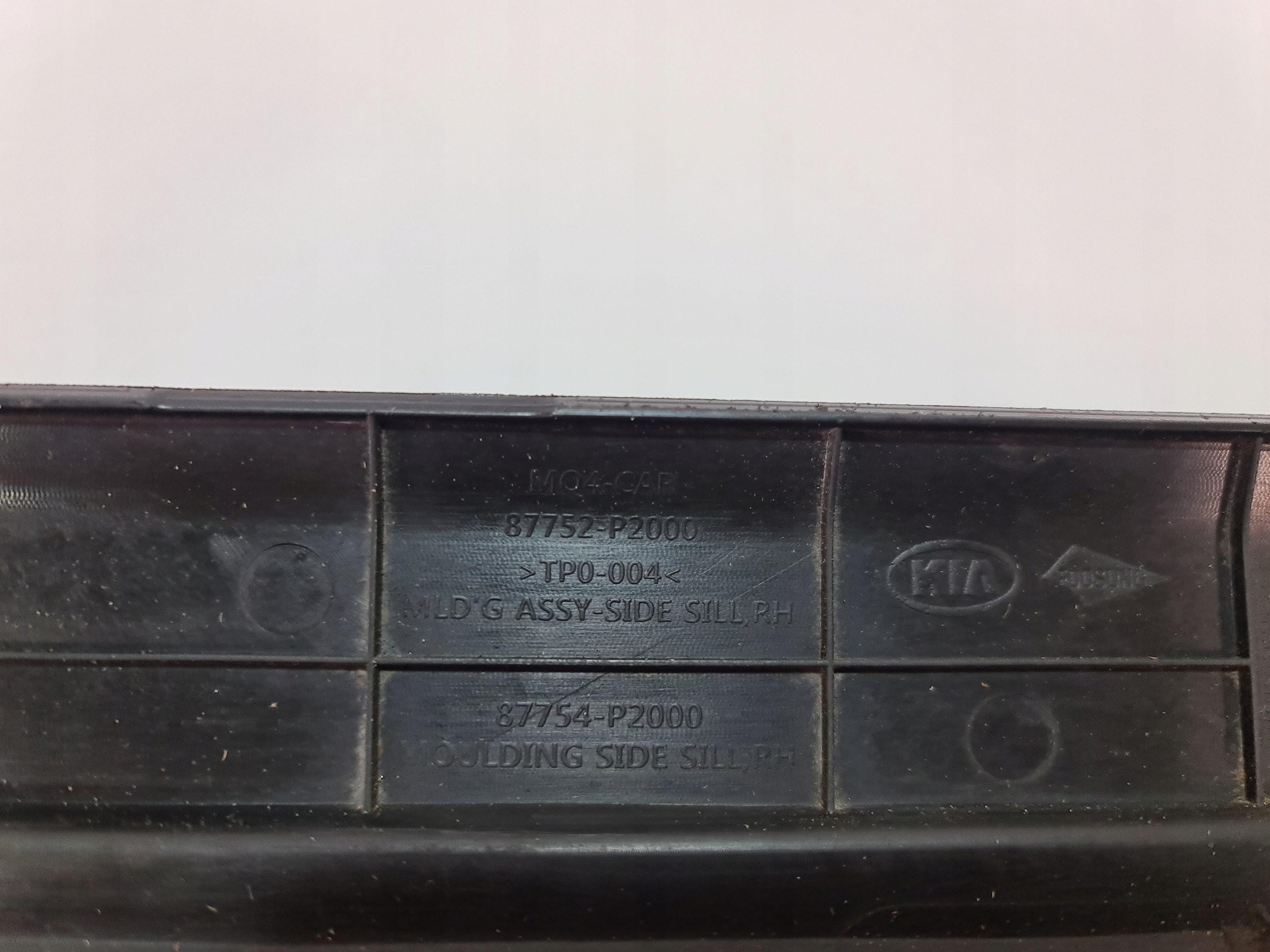 kia SORENTO III 15- молдинг порога P 87752-P2000