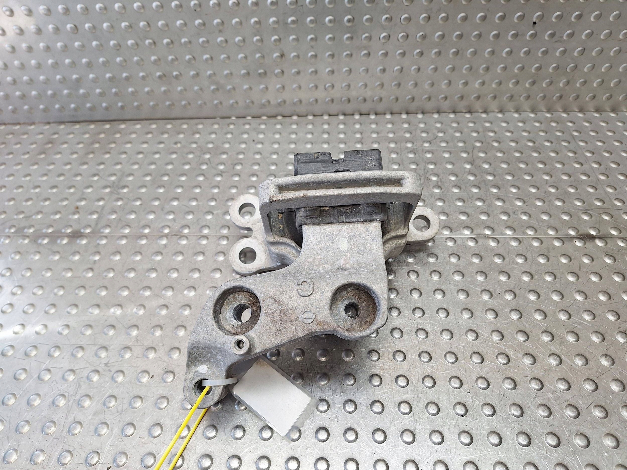 holder engine mount 112114BD0A NISSAN X-TRAIL T32 1.6D