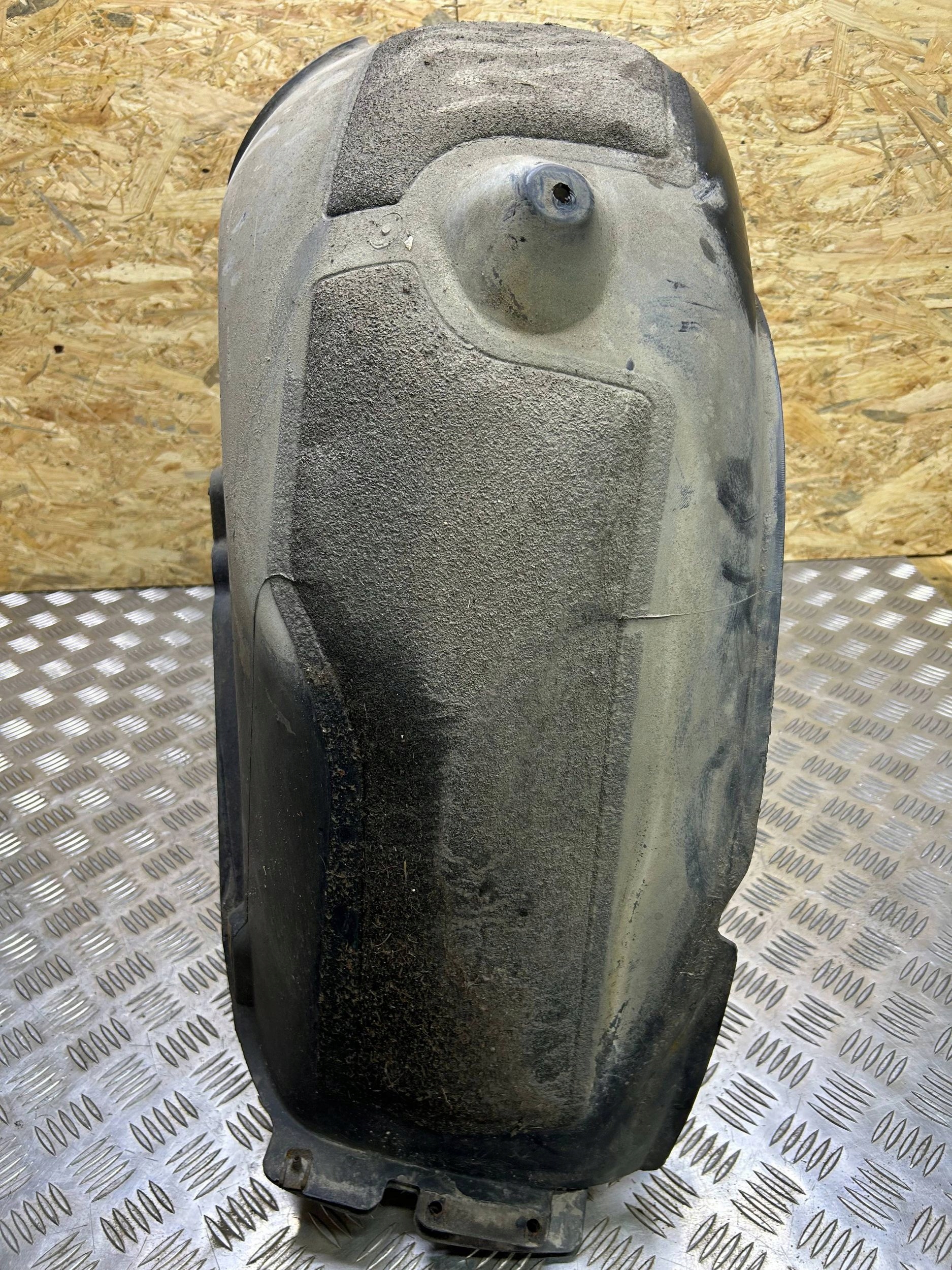 mudguard rear. left BMW 5 E60 E61 2004 7033751