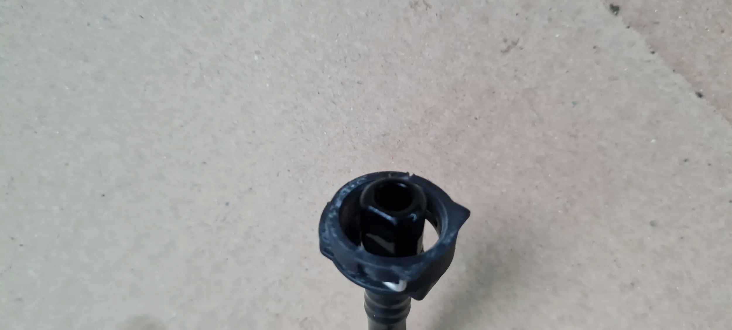 A4 B9 8W prijenos cijevčica vode 2.0 TDI 8W0121081AR A5 8W