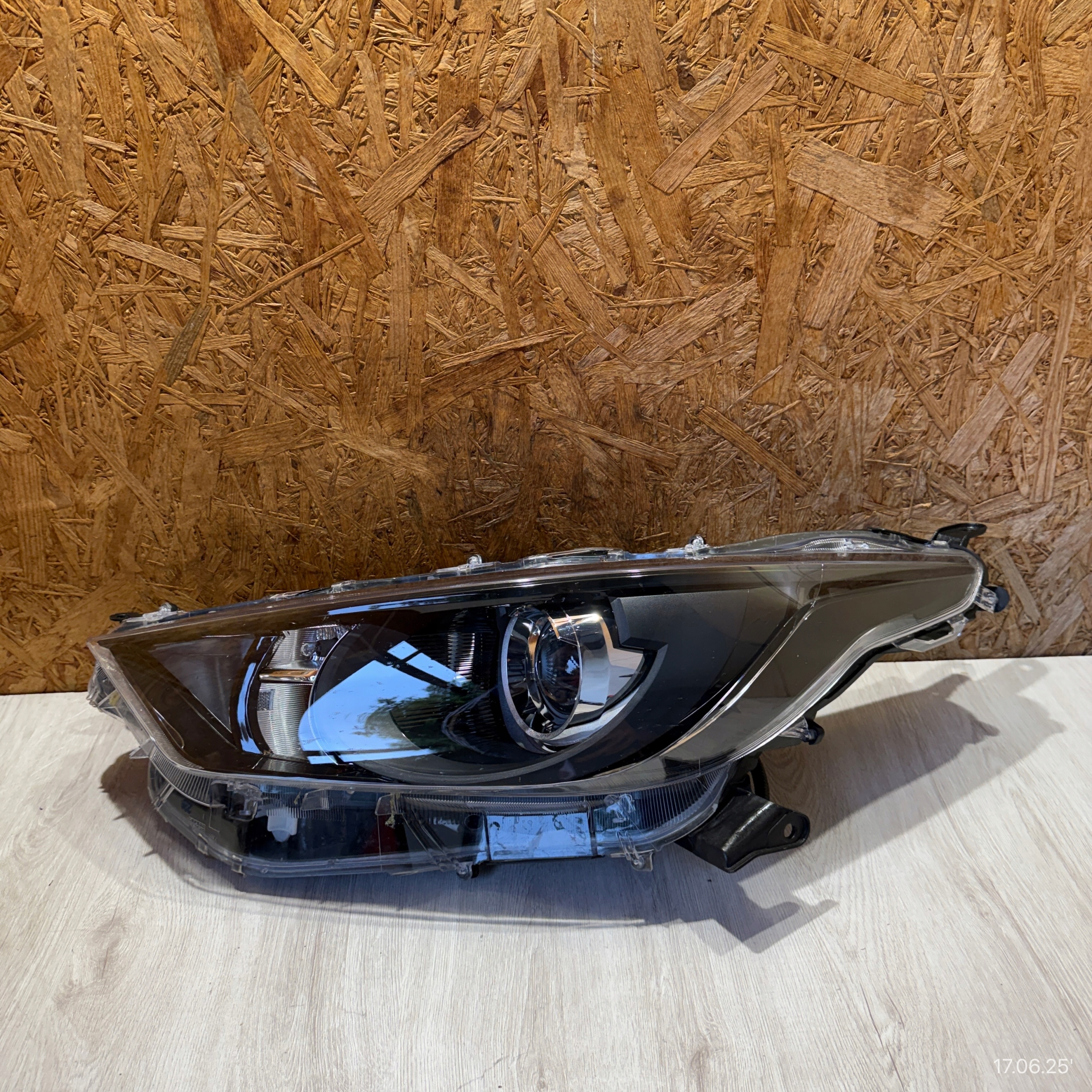 light left right lights front KOMPLET MAZDA 2 IV 2024 ROK lens