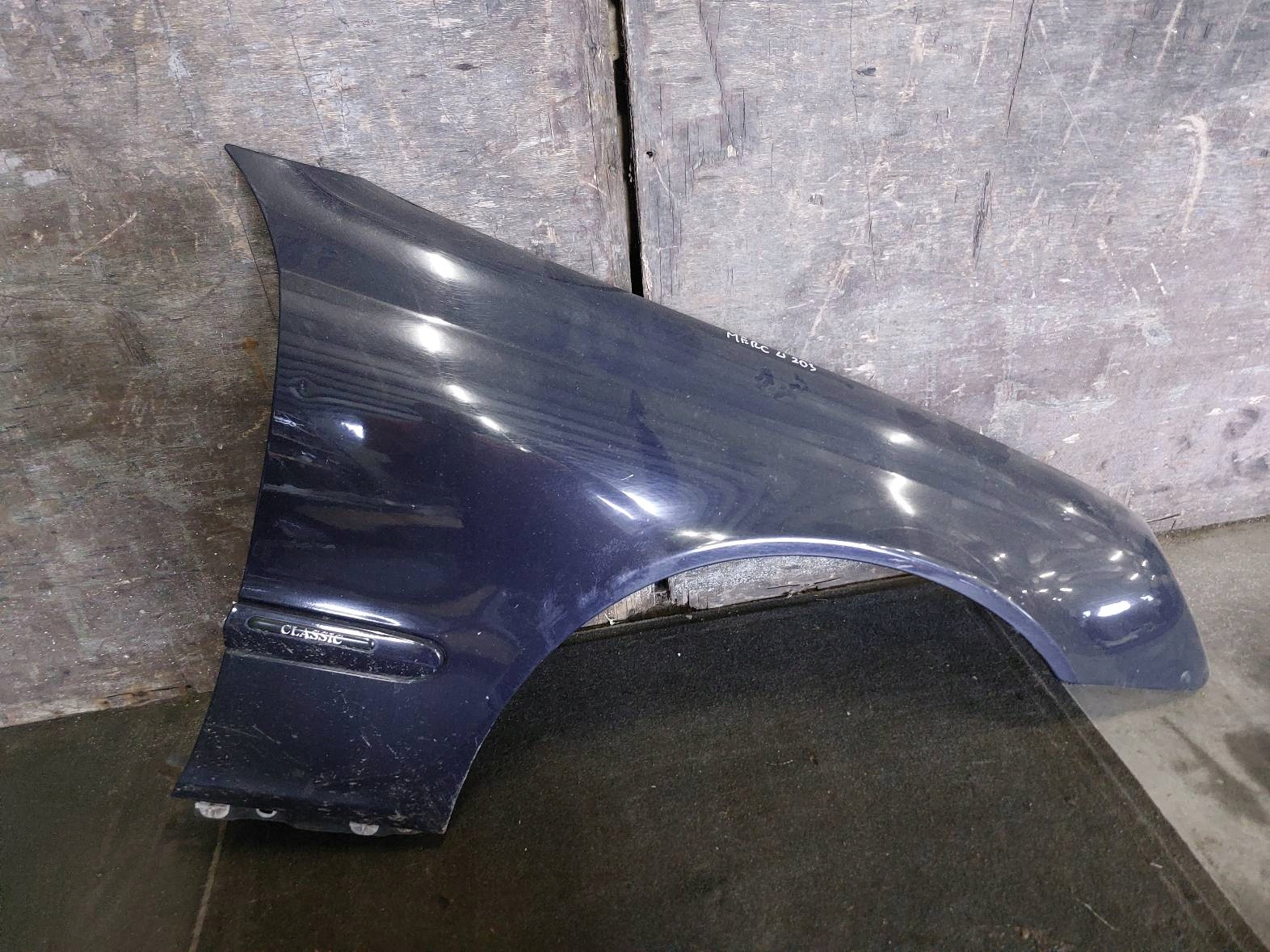 fender right front MERCEDES-BENZ W203