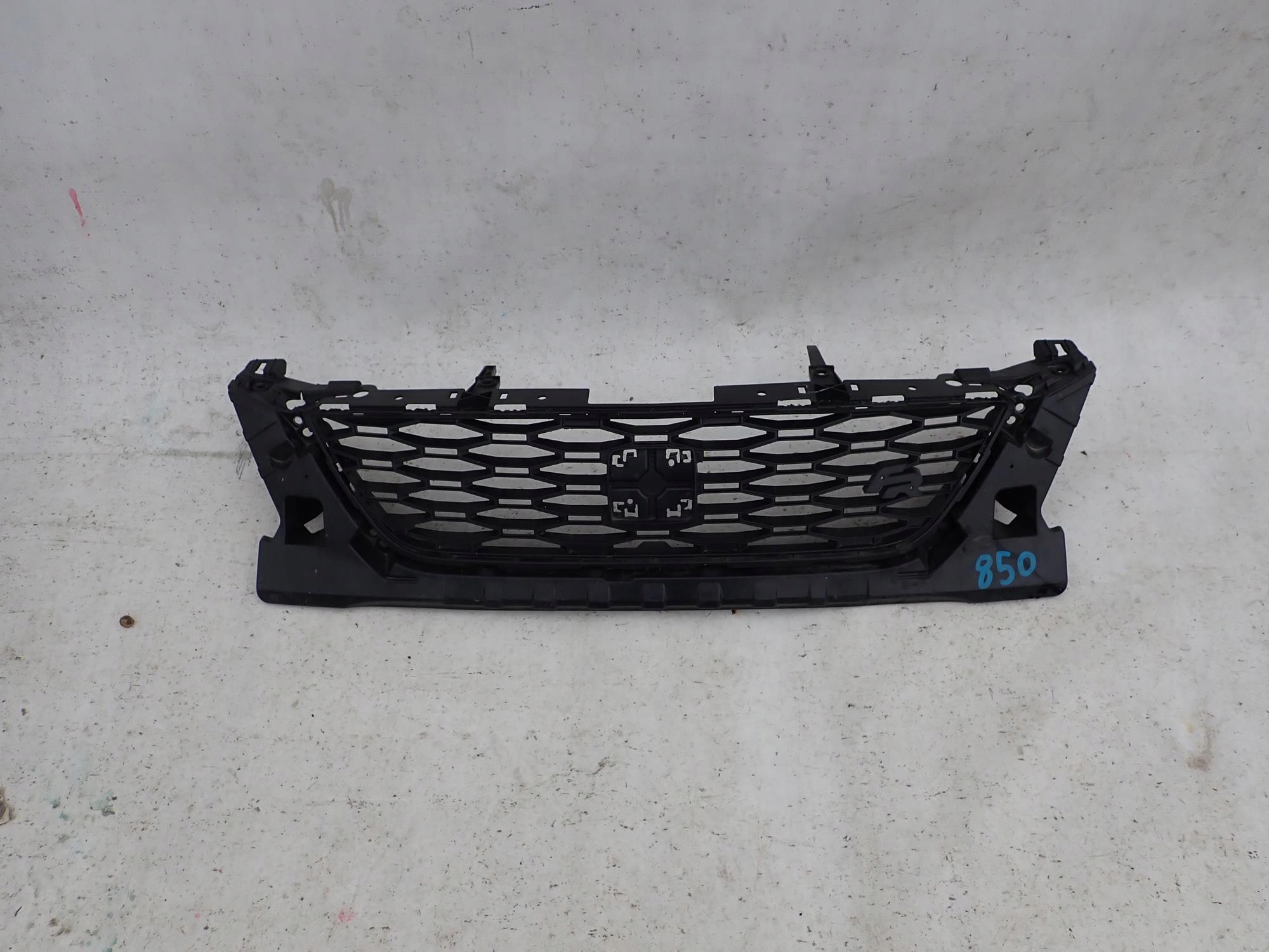 seat Leon III 3 5F FR 12-16 решетка радиатора