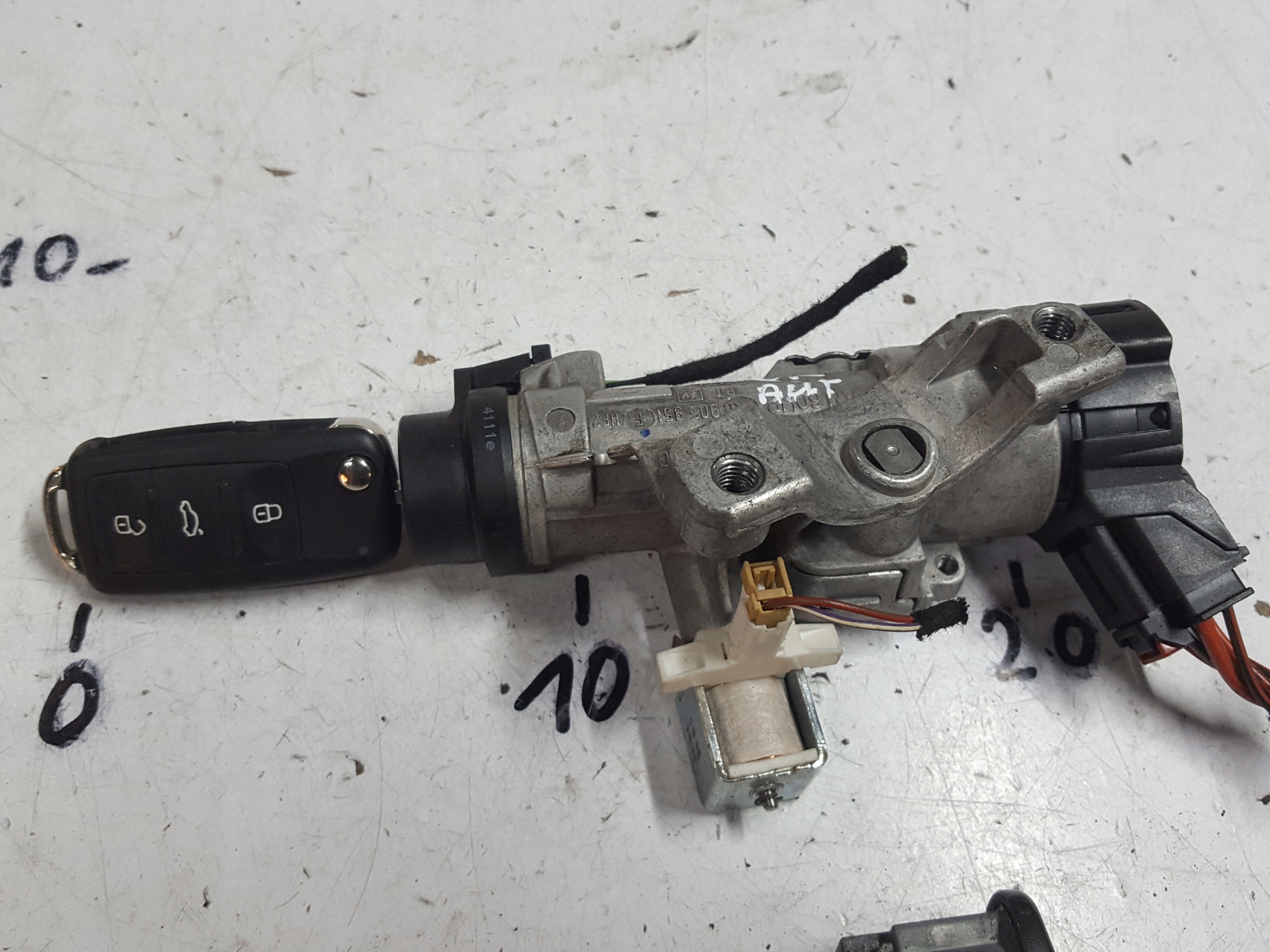 VW POLO 6R 09-14r STACYJKA KLUCZYK WKŁADKA AUTOMAT Numer katalogowy części 6R0905851F