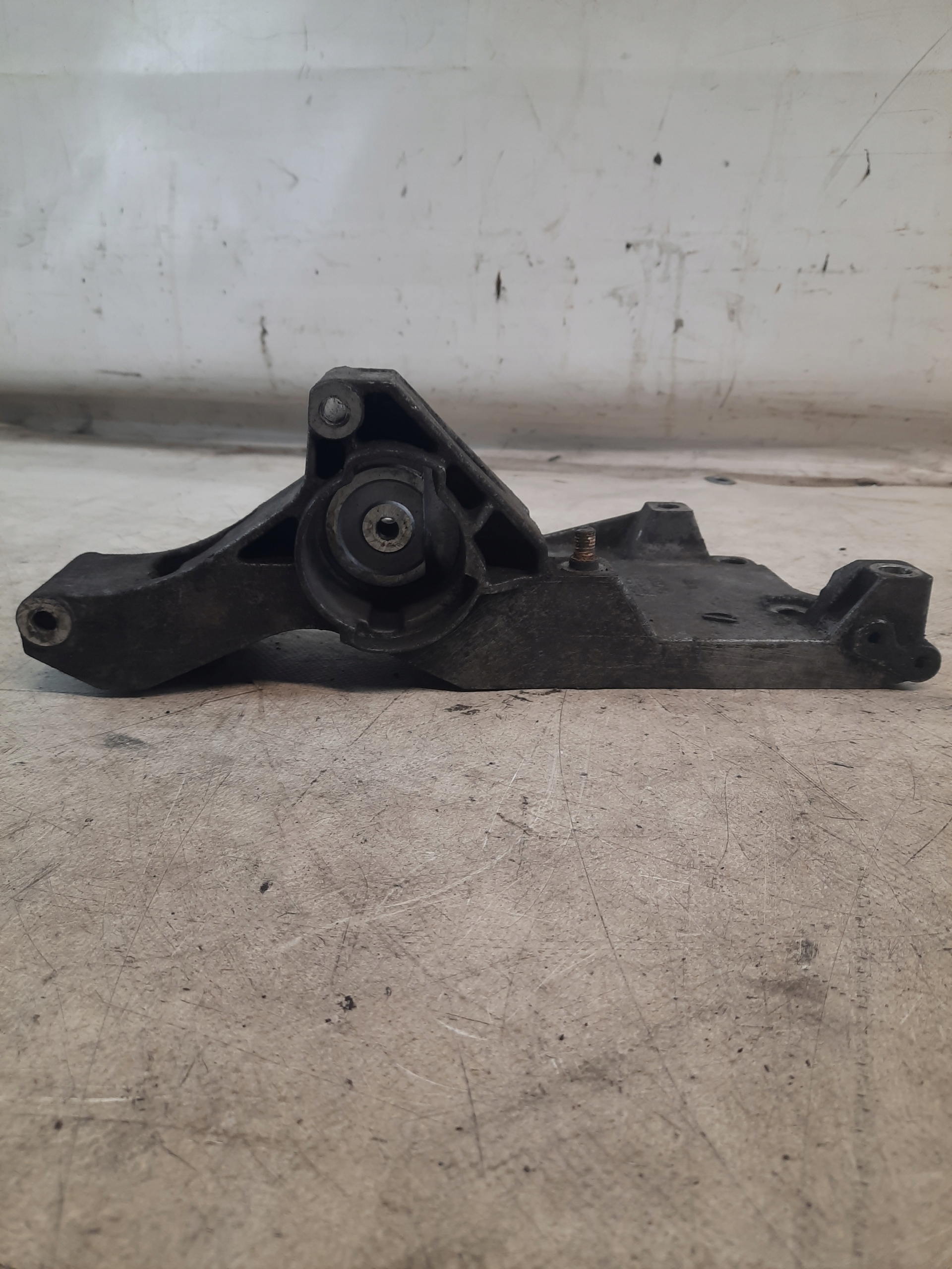 Support Support plaque Alternateur SEAT IBIZA III 1.9 TDI