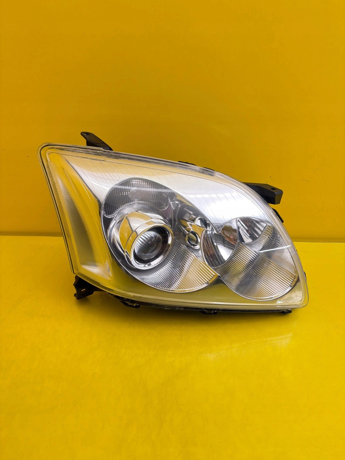 light right front Toyota Avensis T25 2006- h7 normal