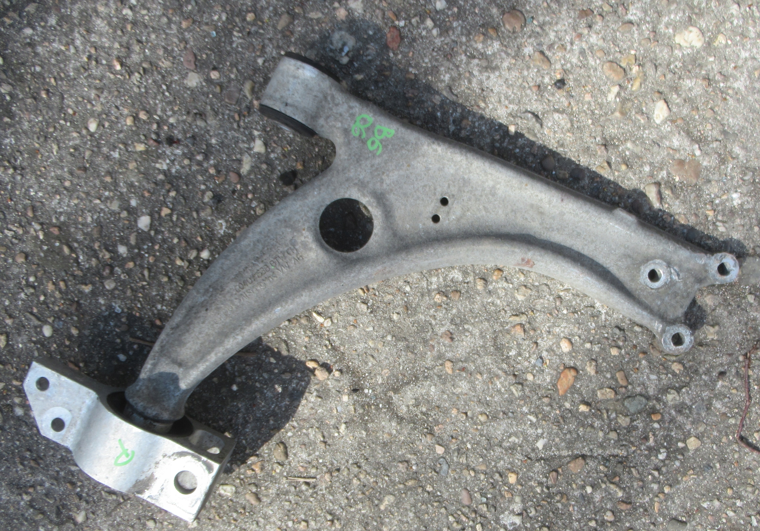 VW PASSAT B6 KOMBI 2.0 TDI 06R arm left front