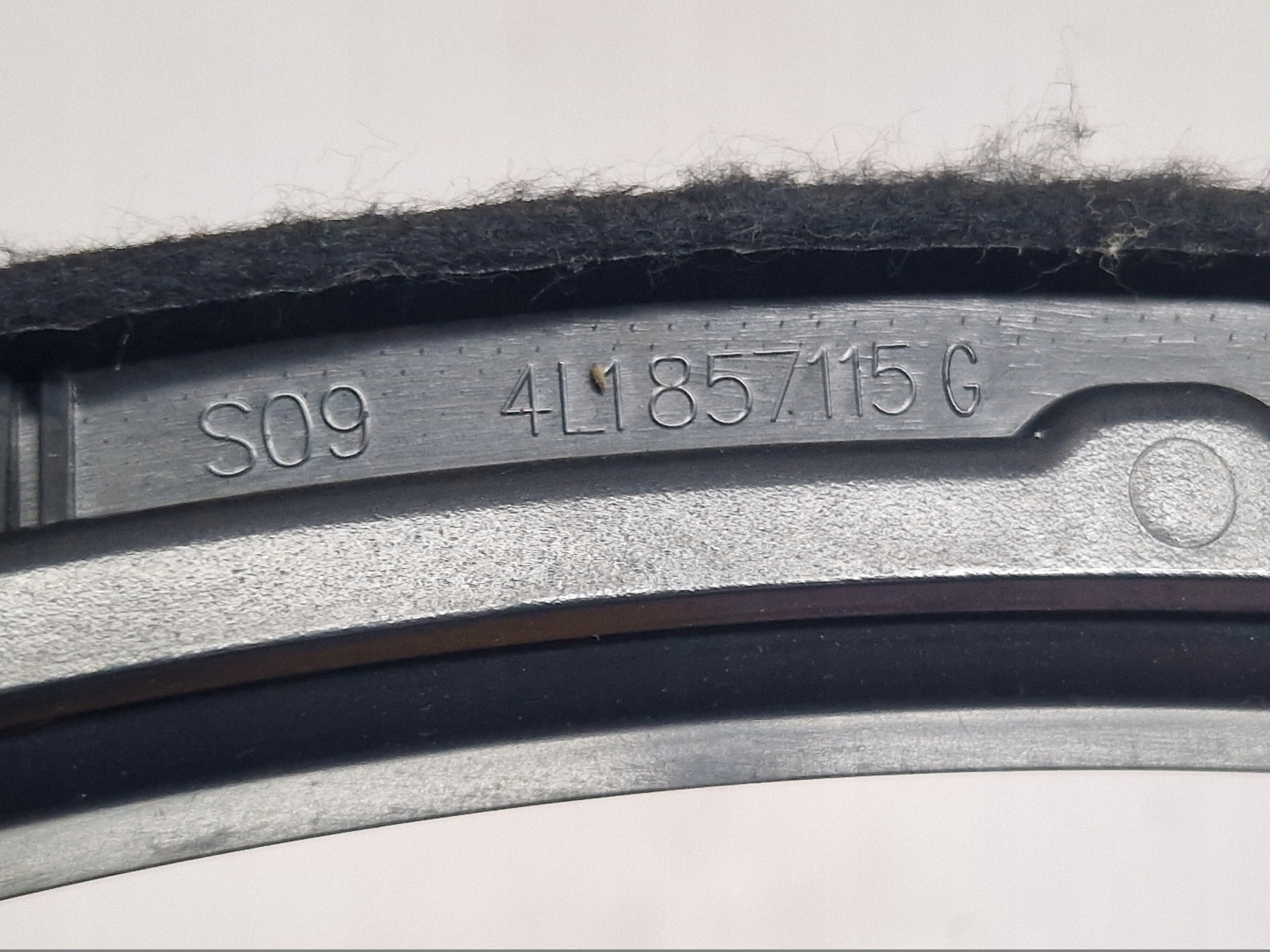 AUDI Q7 4L Tachoring PANEL DEKOR 4F1857115