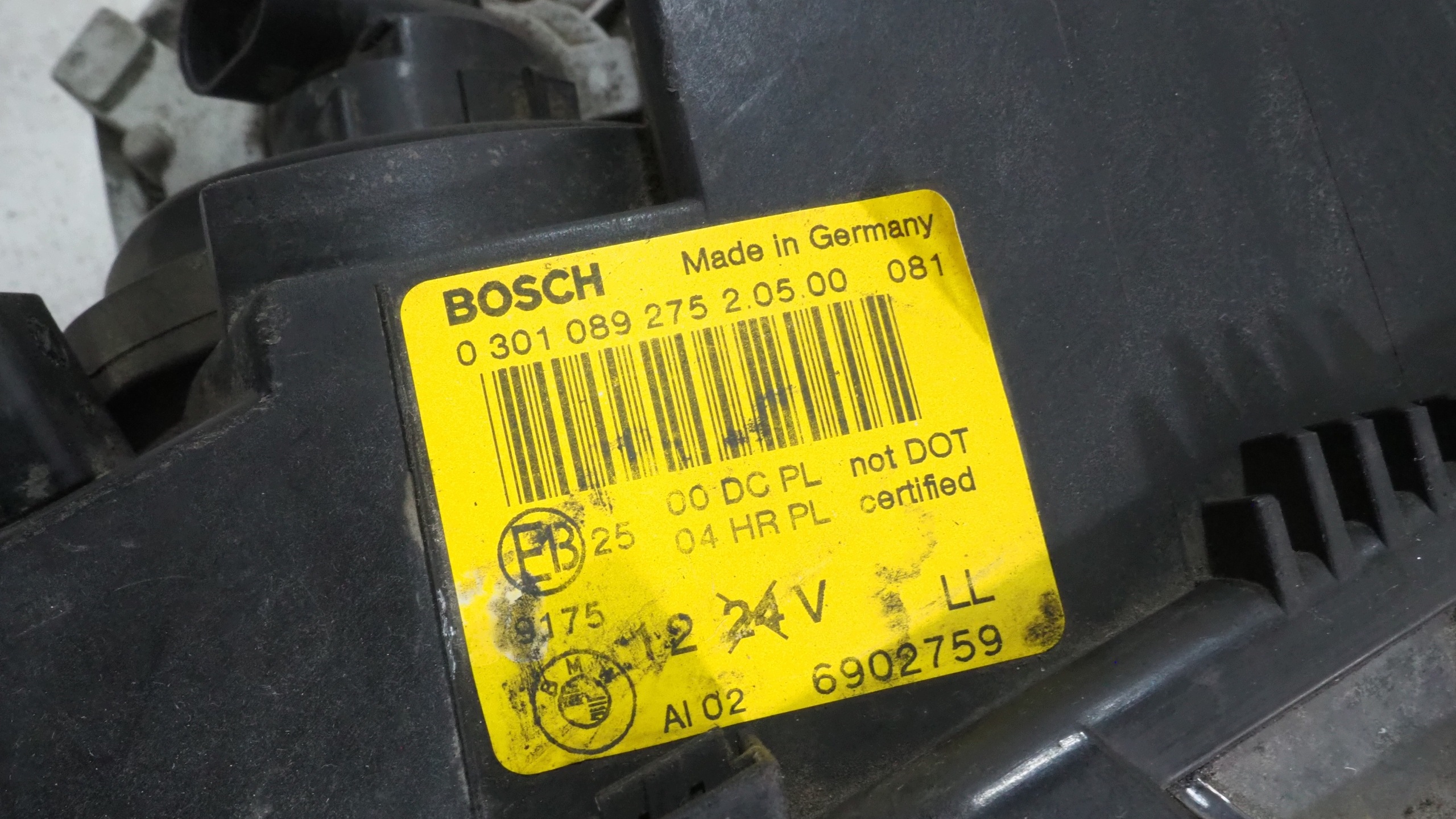 BMW 3 E46 light Xenon left front 6902759