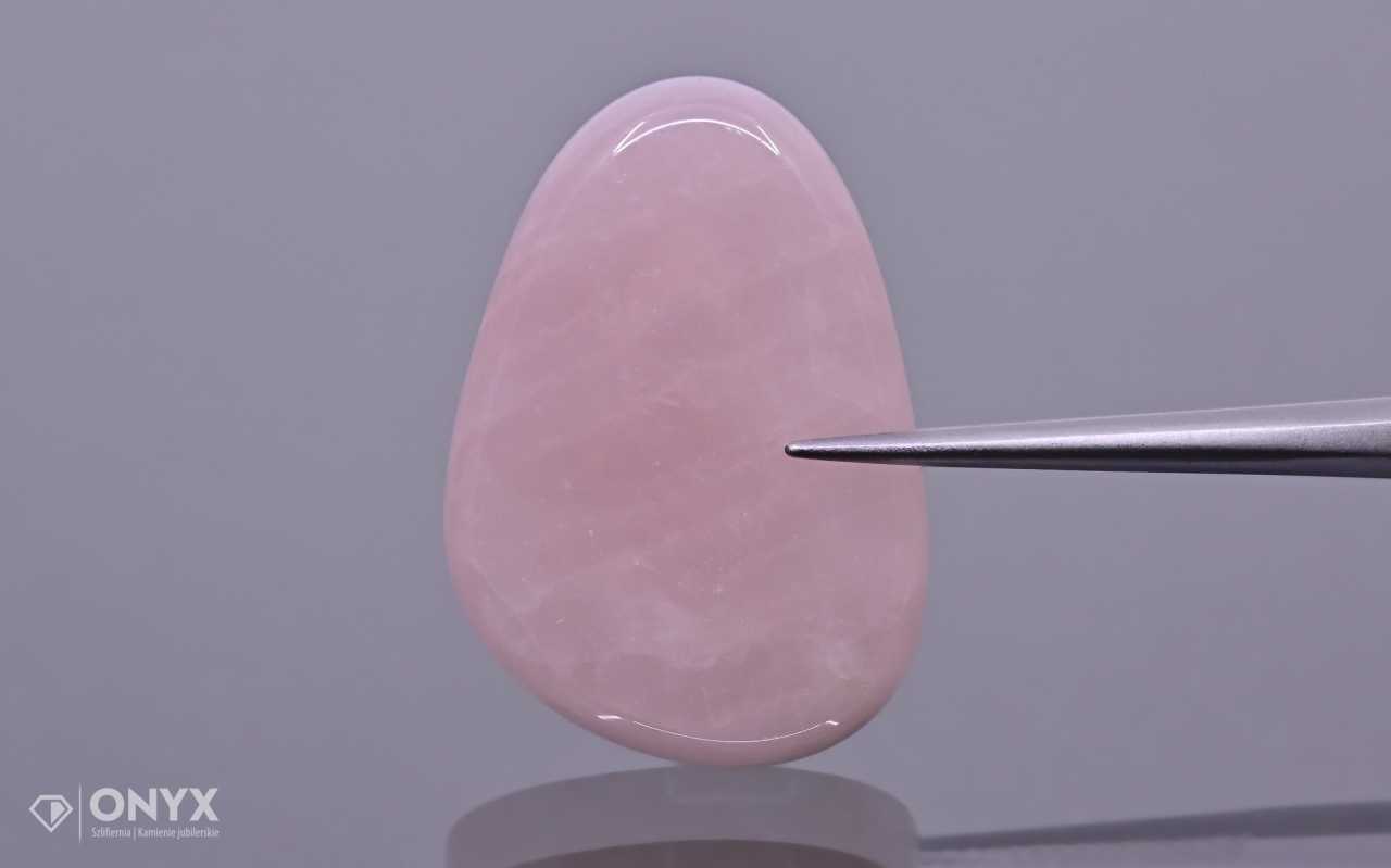 Křemen růžový konvexní nepravidelná deska 26x18 mm