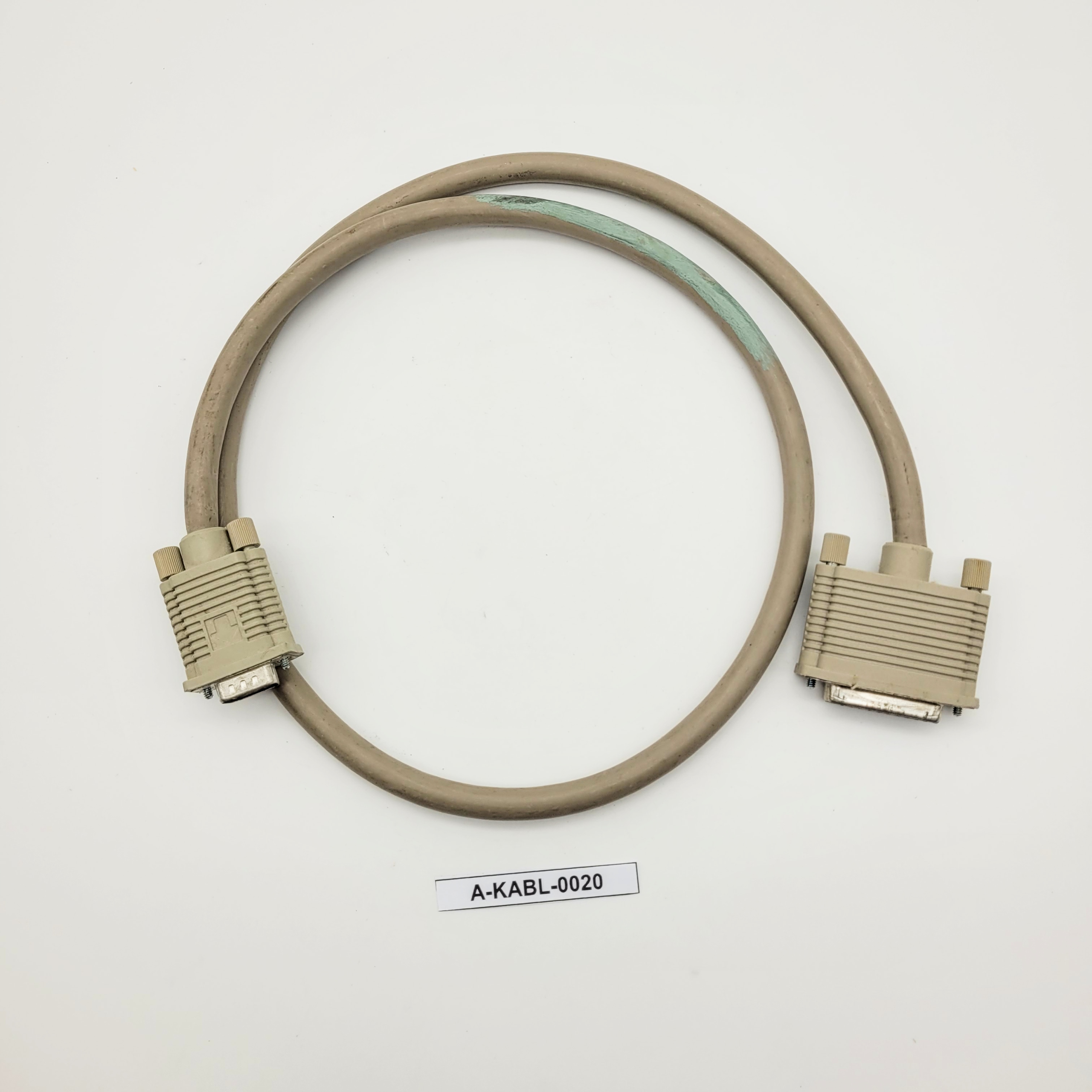 Kabel szeregowy/danych Commodore (390681-03)