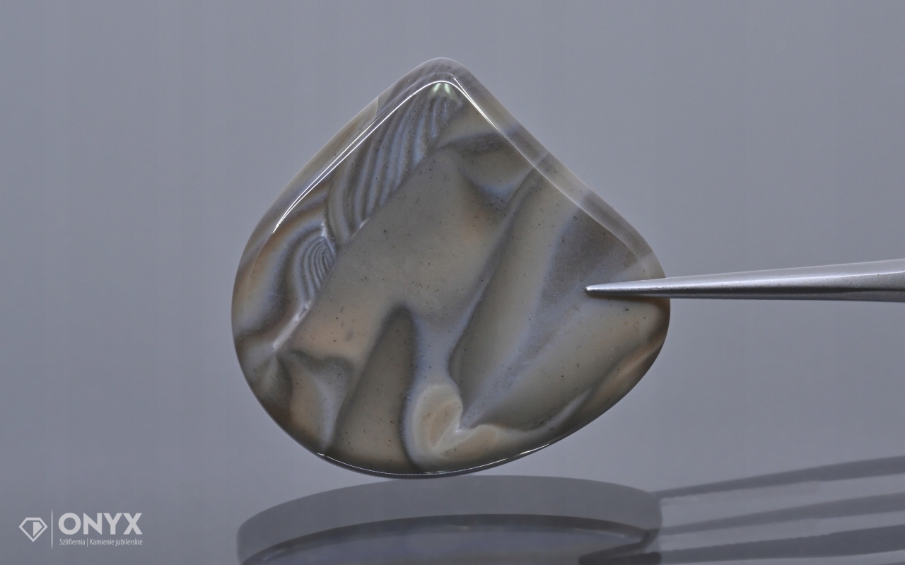 Křemílek pruhovaný kabošon nepravidelný 32,5x31 mm